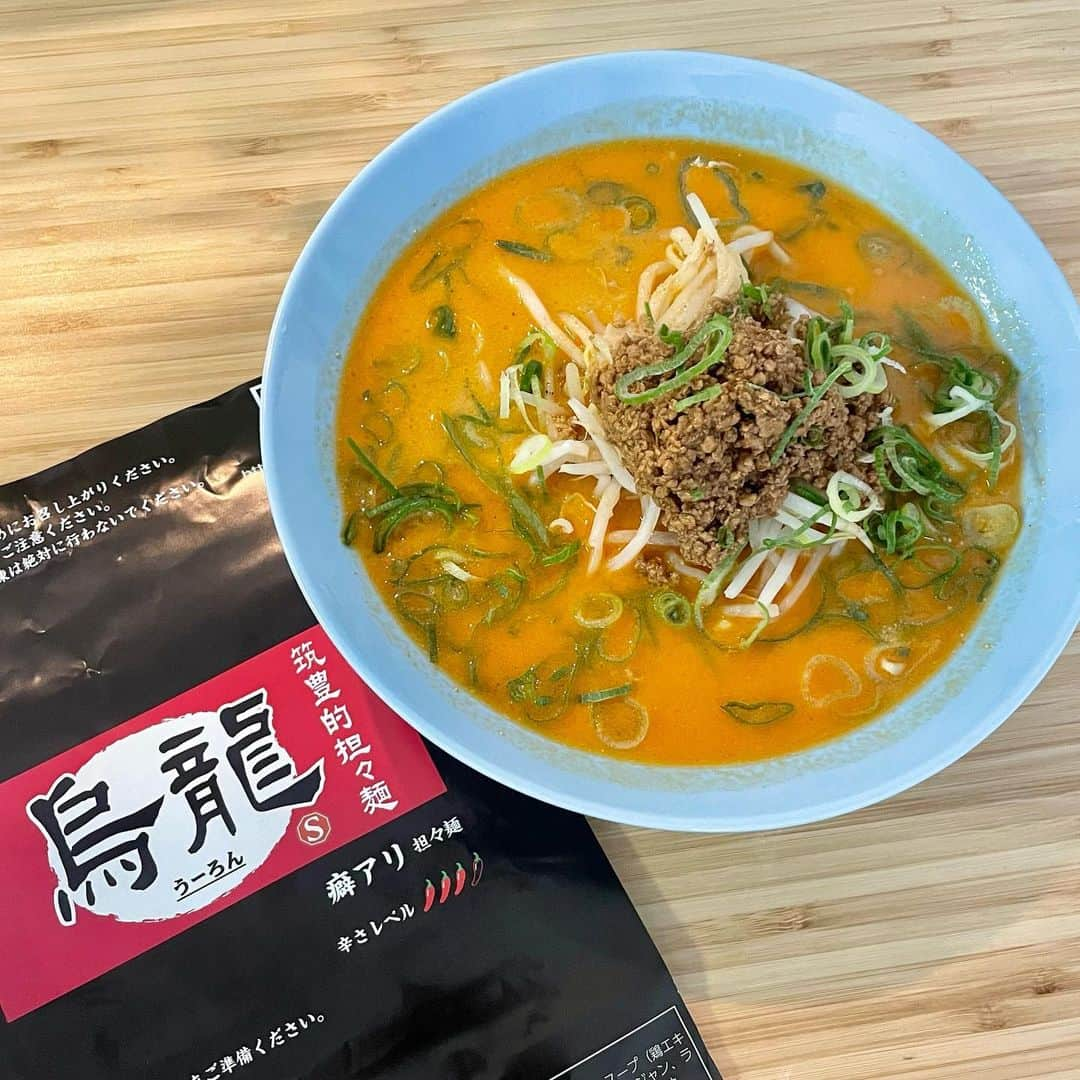 長谷川真美さんのインスタグラム写真 - (長谷川真美Instagram)「#麺活 🍜✨  福岡県直方市にある行列のできるお店 「筑豊的担々麺 烏龍」の大人気坦々麺🙌  調理もとても簡単で美味しくできて お店の味をご自宅で味わえて最高💗  ✔︎黒炭担々麺 ✔︎白担々麺 ✔︎癖アリ担々麺 ✔︎汁なし坦々麺  ４種類どれも違った感じで どれも美味しかったー👀 子どもたちも喜んで食べていて これはリピートしたいな💗  PR @uron_nogata_honten  #烏龍 #担々麺専門店 #担々麺 #担々麺セット #通販グルメ」11月24日 19時38分 - maami.hase