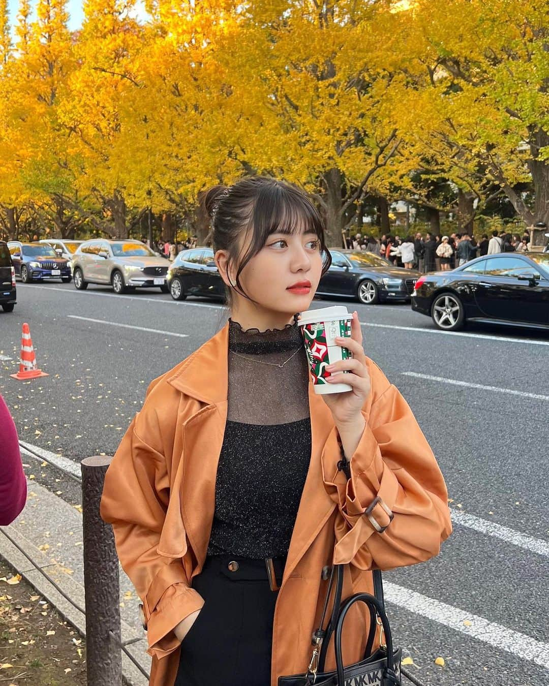 夢花さんのインスタグラム写真 - (夢花Instagram)「🍂🐿️💛  　 ここのいちょう並木いる人みんなスタバ持ってるから、私もミーハーだから買って行った🤣🤣🤍  1番いい時期に来れたし、真っ黄色できれかった🥹💛  　  　 #神宮外苑いちょう並木 #外苑前 #外苑前いちょう並木 #いちょう並木 #いちょう #秋コーデ #秋服コーデ #秋服 #コート #コートコーデ #お団子ヘア #お団子ヘアアレンジ #おだんご #おだんごヘア #おだんごアレンジ #スタバ」11月24日 19時40分 - dreamm_flowerr