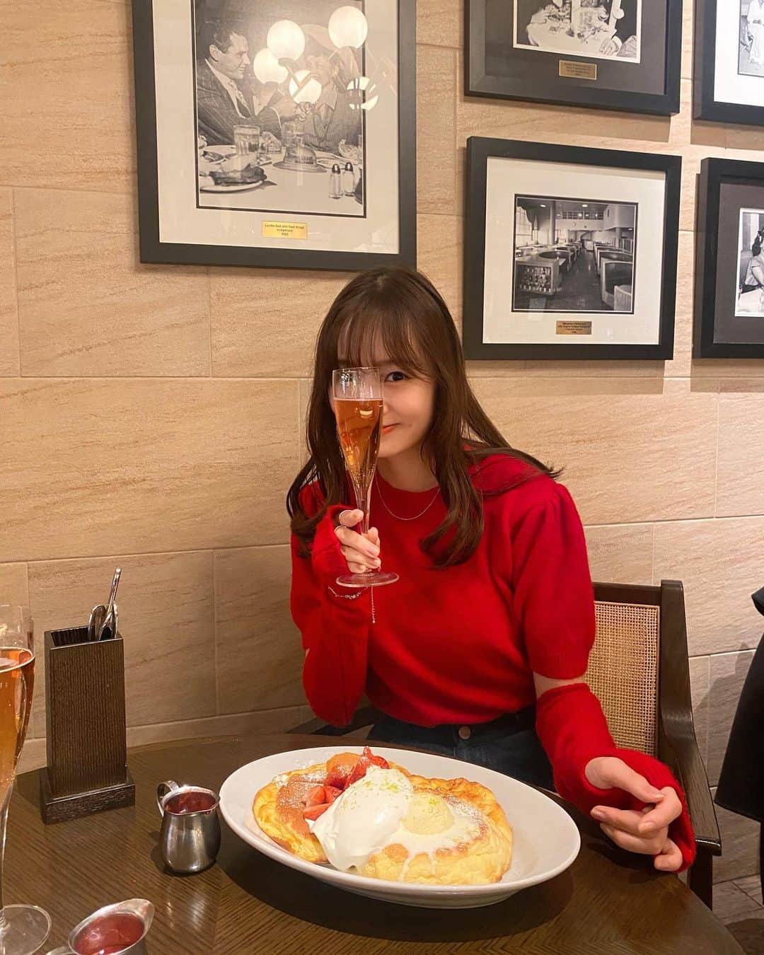 和田瞳さんのインスタグラム写真 - (和田瞳Instagram)「@3rd.dining で🥞🥂  有楽町にあった @6thbyorientalhotel が好きでよく行っていたので、こちらの姉妹店がオープンしてからずっと気になってたの♡  ここのパンケーキふわふわで美味しいの、定番なシンプルなものと迷ったけど冬季限定のいちごトッピングにしました。 限定とかおすすめと書かれていると頼んでみたくなります🥰  knit : #LAll bracelet : #whim . . . #PR #吉祥寺ランチ #吉祥寺スイーツ #吉祥寺グルメ #吉祥寺デート #東京カフェ #東京スイーツ #3rdbarandgrillrestaurant #吉祥寺カフェ」11月24日 19時46分 - hitogram0218