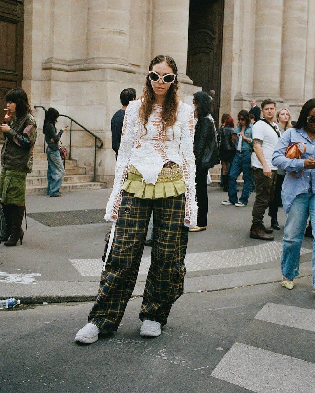 Dazed Magazineさんのインスタグラム写真 - (Dazed MagazineInstagram)「Photographer Yu Fujiwara (@8and2⁠) drops his latest style dispatch from the cobbled streets of Paris 💘⁠ ⁠ Tap link in bio to see more 🔗⁠ ⁠⁠ #DazedFashion #Streetstyle #PFW #SS24」11月24日 19時47分 - dazed