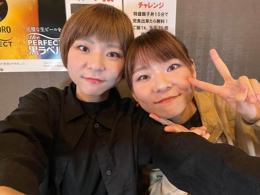 かこさんのインスタグラム写真 - (かこInstagram)「萩さんのハードチャレンジメニュー🍅冷やしゴマ豆乳担々麺6kg！15分以内完食で料金無料🉐 トマトときゅうりがゴロゴロ🥒✨ひき肉もめちゃくちゃ荒くて肉肉しさ最強🥹✨何より麺が美味しい😭✨萩さんはラーメン屋さんも始めたそうで、そりゃ美味しいに決まっとるやん！！っていう麺🍜萩さんが作るお料理も大好き🥰🥰YouTubeにチャレンジ動画上がってます❤️‍🔥 #炭火やきとり萩 #萩 #ゴマ豆乳担々麺 #担々麺 #チャレンジメニュー #ramen #デカ盛り #大食い #はらぺこツインズ #双子 #먹방 #대식가 #먹팔 #먹팔해요 #먹스타그램 #대식가 #mukbank #大胃王 #モッパン #ความตะกละ  #Gula」11月24日 19時48分 - harapeko__kako