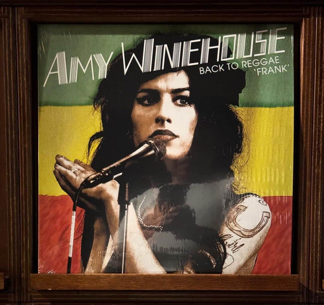 MUROさんのインスタグラム写真 - (MUROInstagram)「よい週末をお過ごしください✨ #blackfriday に #嬉しいプレゼント  #amywinehouse  #backtoreggae」11月24日 19時54分 - dj_muro