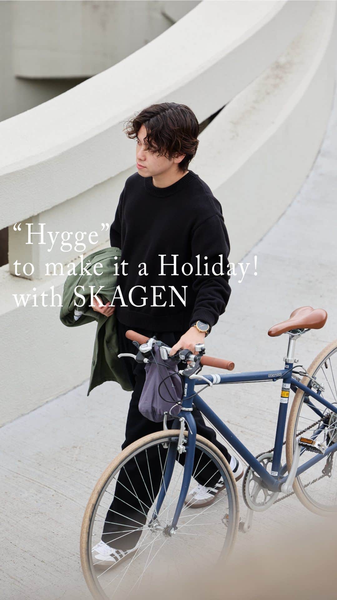 Perkmagazineのインスタグラム：「“Hygge” to make it a Holiday! with SKAGEN #02 Kesuke ホリデー気分が高まる腕時計と共に “ヒュッゲ”なストーリーを紡いで 北欧のデンマークでは、“Hygge（ヒュッゲ）”＝心地よい時間・場所という考えを大切にしていて、そうした文化が根付いているからこそ、国民の幸福度が高いそう。そんなスタイルはウォッチ＆ジュエリーブランド〈スカーゲン〉にも表れている。長い長い北欧の冬、日照時間は短く、太陽の光はとても貴重。ホリデーシーズンにしたい“ヒュッゲ”にフォーカスを当て、心が温かくなるようなコンテンツをお届け。2人目はセレクトショップで働くけーすけさん。 @skagendenmark.jp . STARRING_Kesuke @suberikomi.ksk  PHOTO_Haruki Matsui FILM_Kouki Hirano,Kenta Ogo EDIT&TEXT_Maria ito（PERK）  【PERK】 https://perk-magazine.com @perkmagazine  #skagen  #スカーゲン  #mySKAGEN #perk #perkmagazine #fashion #watch」