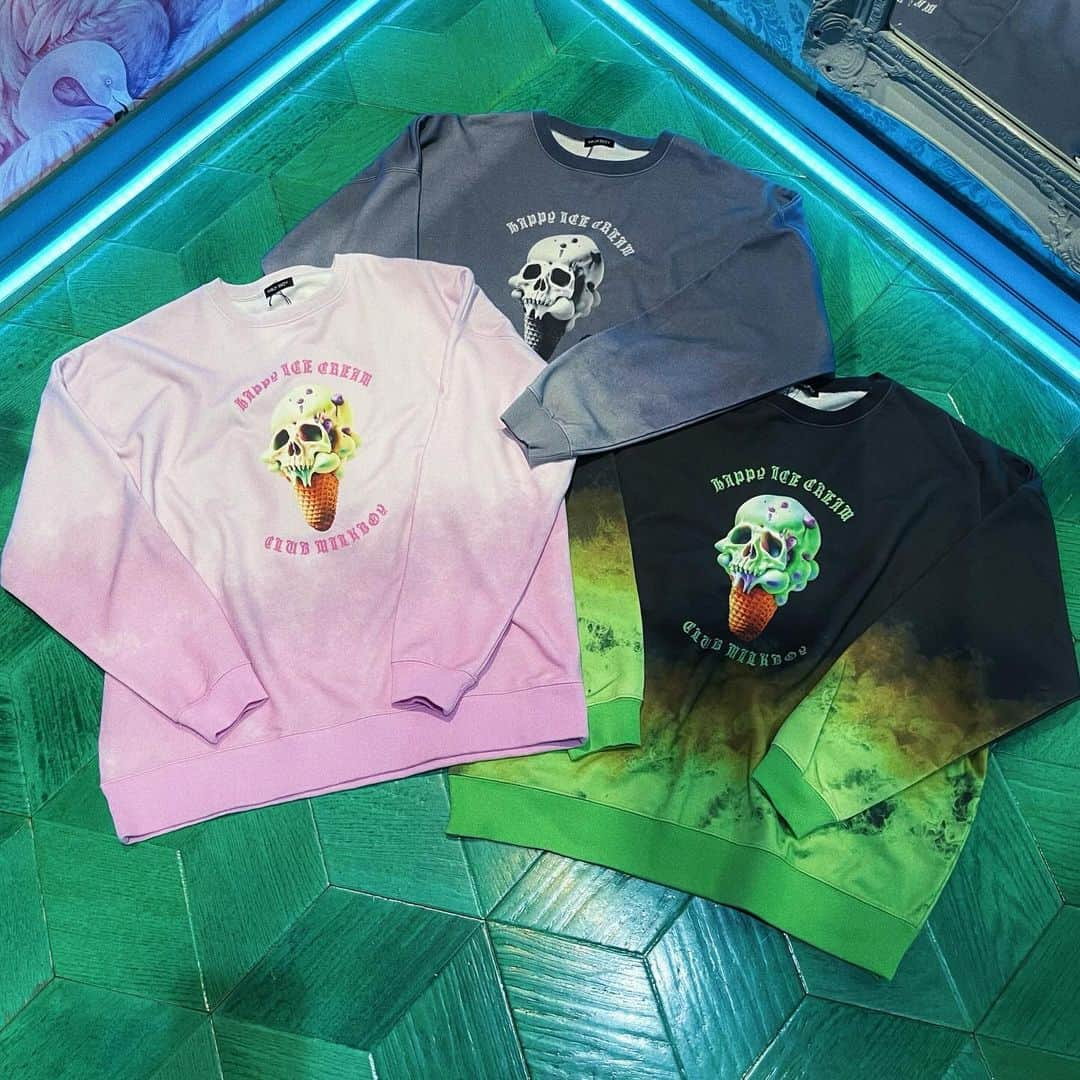 ミルクボーイさんのインスタグラム写真 - (ミルクボーイInstagram)「MILKBOY 2023 WINTER COLLECTION  ICECREAME SKULL SWEATS ¥14,300-.  スカルになったアイスクリームのグラフィックが目を引くプルオーバースウェットが入荷しました💀🍨 グラデーションになったカラーリングもポイント💥 ルーズなサイズ感で男女問わずご着用いただけます。」11月24日 19時56分 - milkboyharajuku