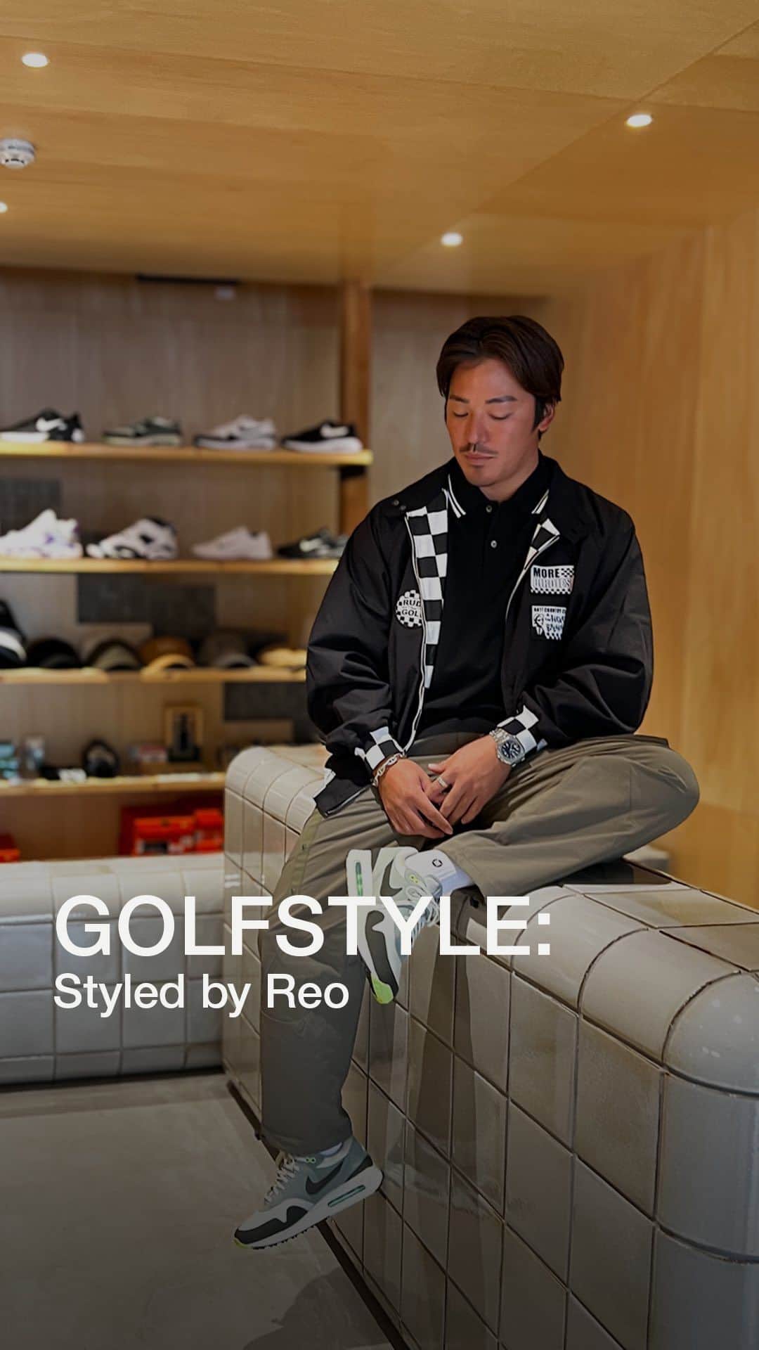 のインスタグラム：「ゴルフ場でのスタイリングを紹介するシリーズ “GOLFSTYLE” の Ep.9 は @reokanao をフィーチャーした “Styled by Reo” 。  街でも着られるようなストリートスタイルとゴルファーらしく締まった2スタイルを提案した Reo。ストリートスタイルの LOOK 1では、内側のチェッカー柄が印象的で胸のワッペンが良いアクセントのドリズラージャケットを選んだ。パンツはテイラーメイドとユナイテッドアローズのコラボパンツで、ゆるめのシルエットがストリート感をより演出。LOOK 1のパンツとシューズをキープして、トップスを変えた LOOK 2。 Reo 自身のブランド @solidex_by_solid のモックネックに、機能性の高い Hypegolf のフーディとベストを合わせた。全体的にまとまったスタイルに。  LOOK 1 🔽 POLO (XL): @bedwin_official x @anticountryclubtokyo / 27,500円 JACKET (XXL): @bedwin_official x @anticountryclubtokyo / 60,500円 PANTS (L): @taylormade_golf_japan_apparel_ x @unitedarrows_golf / 30,800円 SOCKS: @stance_japan / 1,980円 SHOES: @nike / 21,450円  LOOK 2 🔽 MOCK (L): @solidex_by_solid / 22,000円 HOODIE (L): @hypegolfjapan / 30,800円 VEST (L): @hypegolfjapan / 35,200円 CAP: @solidex_by_solid / 9,350円  Model: Reo Kanao （モデル身長: 171cm）  これらのアイテムは Hypegolf 代官山ストアおよびオンライン EC サイトにて販売中。詳しくはプロフィールの🔗からご確認を  Video: Yuri Furuuchi / Hypegolf」