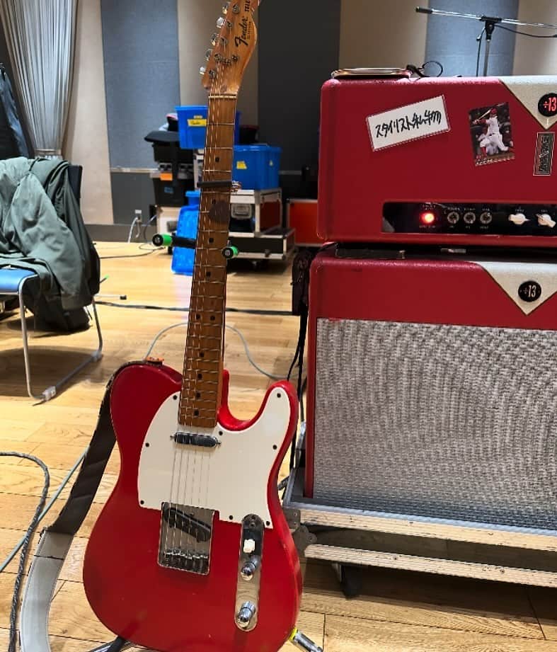 川谷絵音のインスタグラム：「赤コンビ🎸」