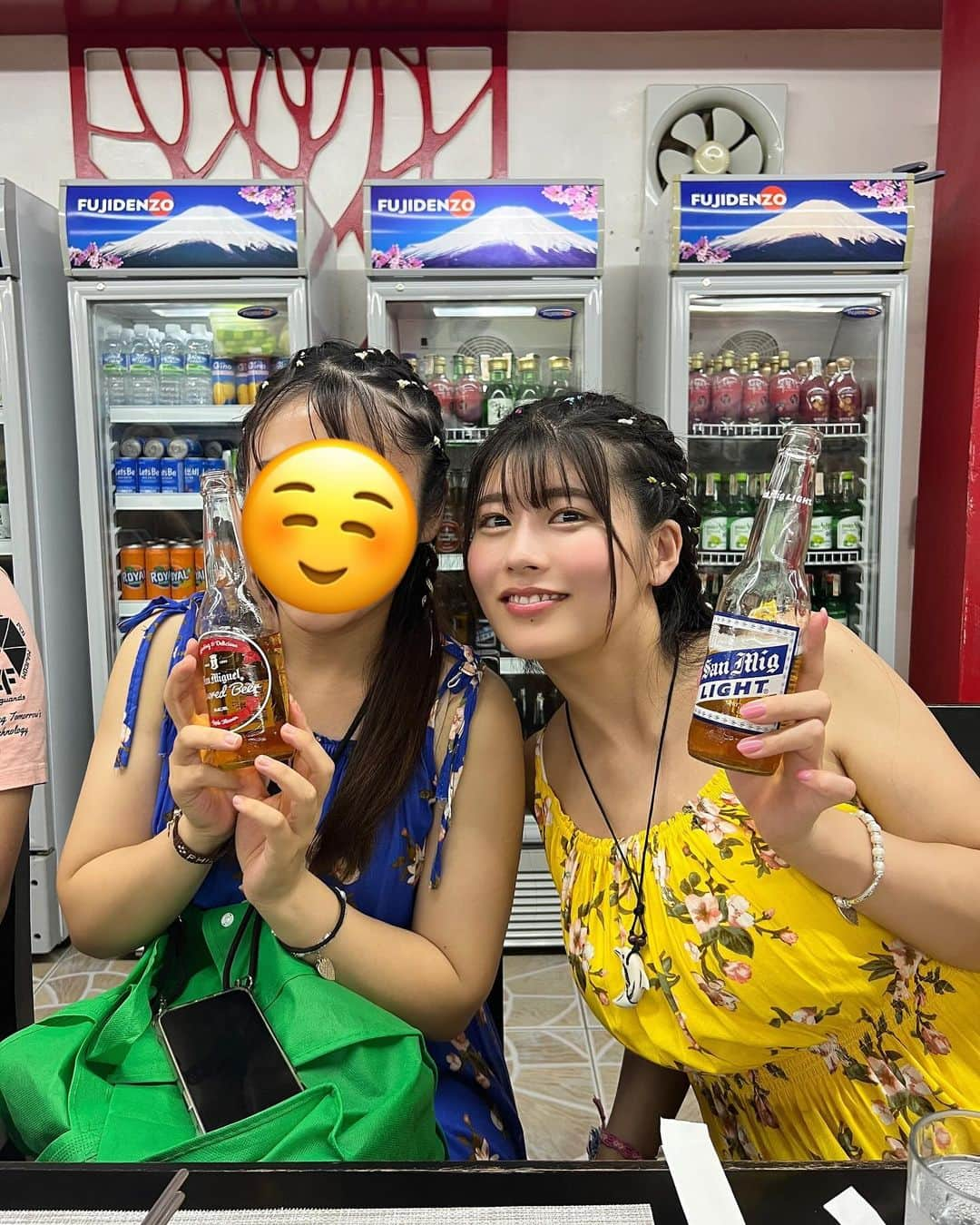 ちとせよしのさんのインスタグラム写真 - (ちとせよしのInstagram)「最終日の夜は韓国料理屋さんへ🇰🇷 すごい勢いで食べたからご飯の写真はないよう！w  大好きなマネージャーちゃんをたくさん付き合わせたので、ずっと双子コーデみたいになってました🤣 いつもノリよく付き合ってくれてありがとう( ◜ω◝ )🩷笑  #philippines #puertogalera #フィリピン #フィリピン旅行 #プエルトガレラ #コーンロウ」11月24日 19時58分 - chitose_yoshino