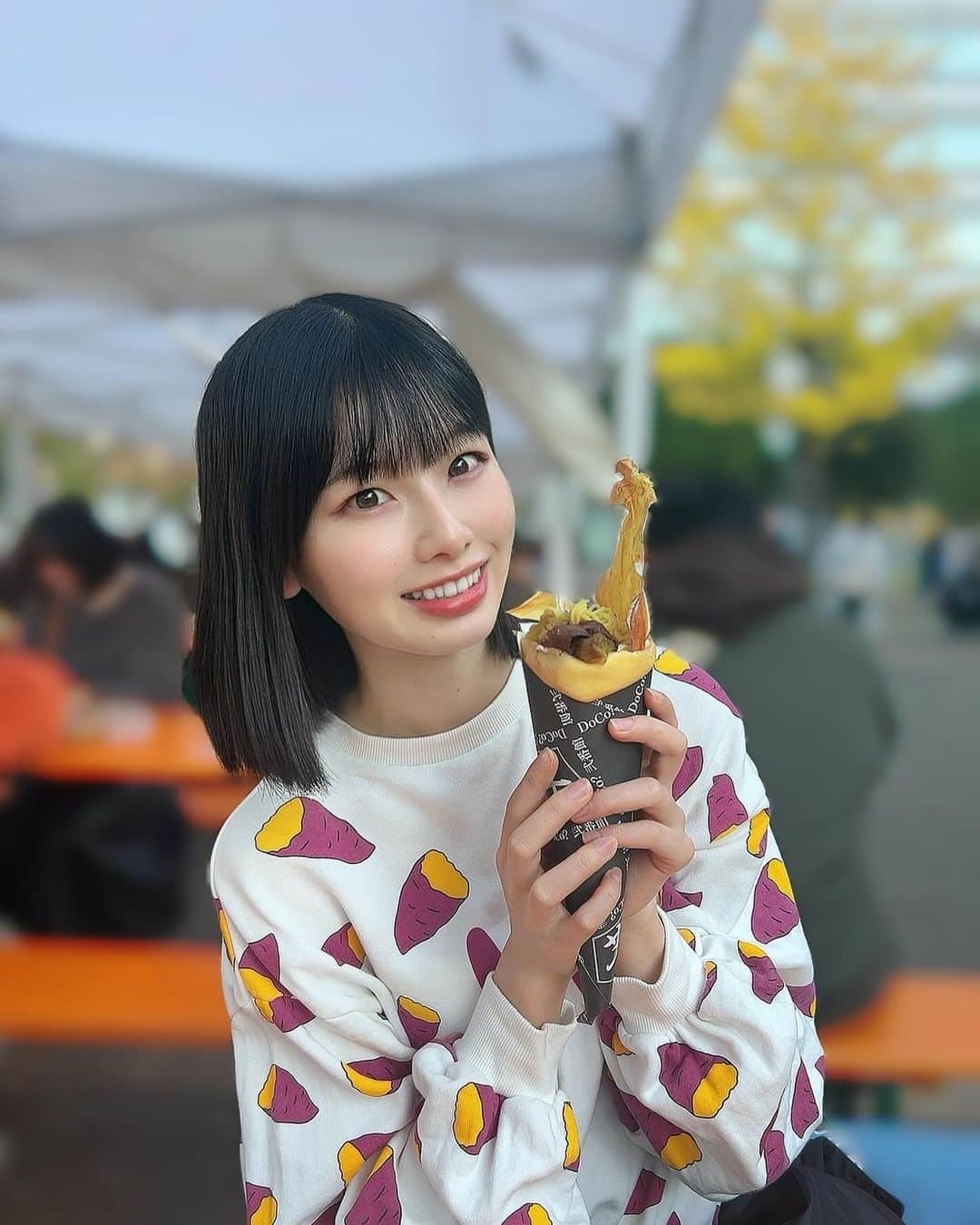 浅井七海のインスタグラム：「. #やきいもフェス 行ってきたよ〜‪🫶🏻！  お目当てのもの食べれて嬉しかったっ✨️  そして、おいもを通じて初めましてできたりしたのも おいもの力を感じました〜🍠💕  I went to a yakimo festival! I was able to eat what I wanted✨️ There was someone I could talk to for the first time because I like sweet potatoes in common, and I felt the power of sweet potatoes.  #さつまいも #焼き芋  #おいも #おいもスイーツ #🍠 #クレープ #大学芋 #ハニーチーズ焼き芋」