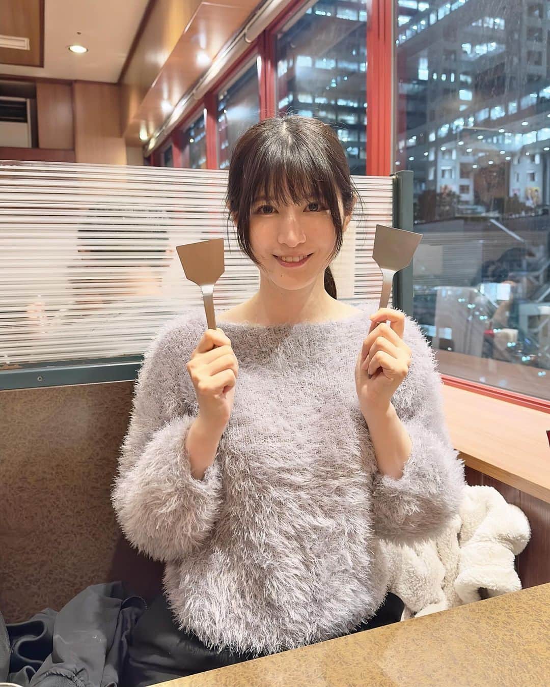 八田エミリのインスタグラム：「友達とお好み焼きを食べました☺️」