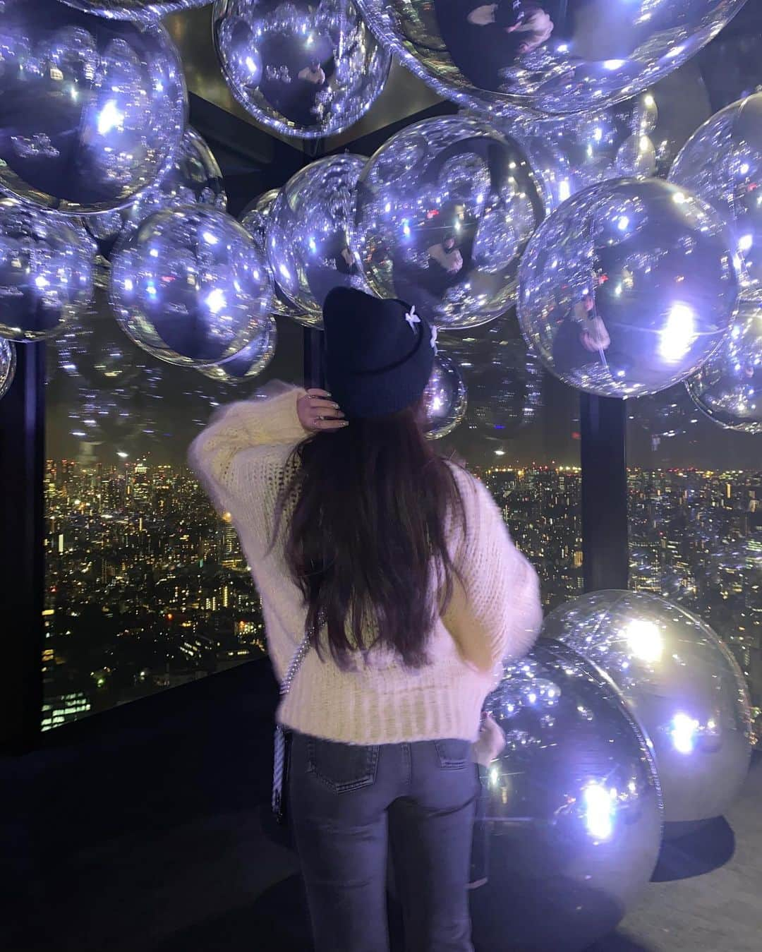 大野莉昂さんのインスタグラム写真 - (大野莉昂Instagram)「SHIBUYA SKY🪐✨🌃👫 この時期限定のSparkling View☃️🫧 綺麗すぎて寝っ転がりたくなった... @shibuya_sky ⁡ #PR #渋谷スカイ #shibuyasky #scramblesquare #渋谷スクランブルスクエア #sparklingview #デートスポット #東京デート #お出かけスポット #渋谷駅 #クリスマスイベント」11月24日 20時11分 - bbbbrikopanda