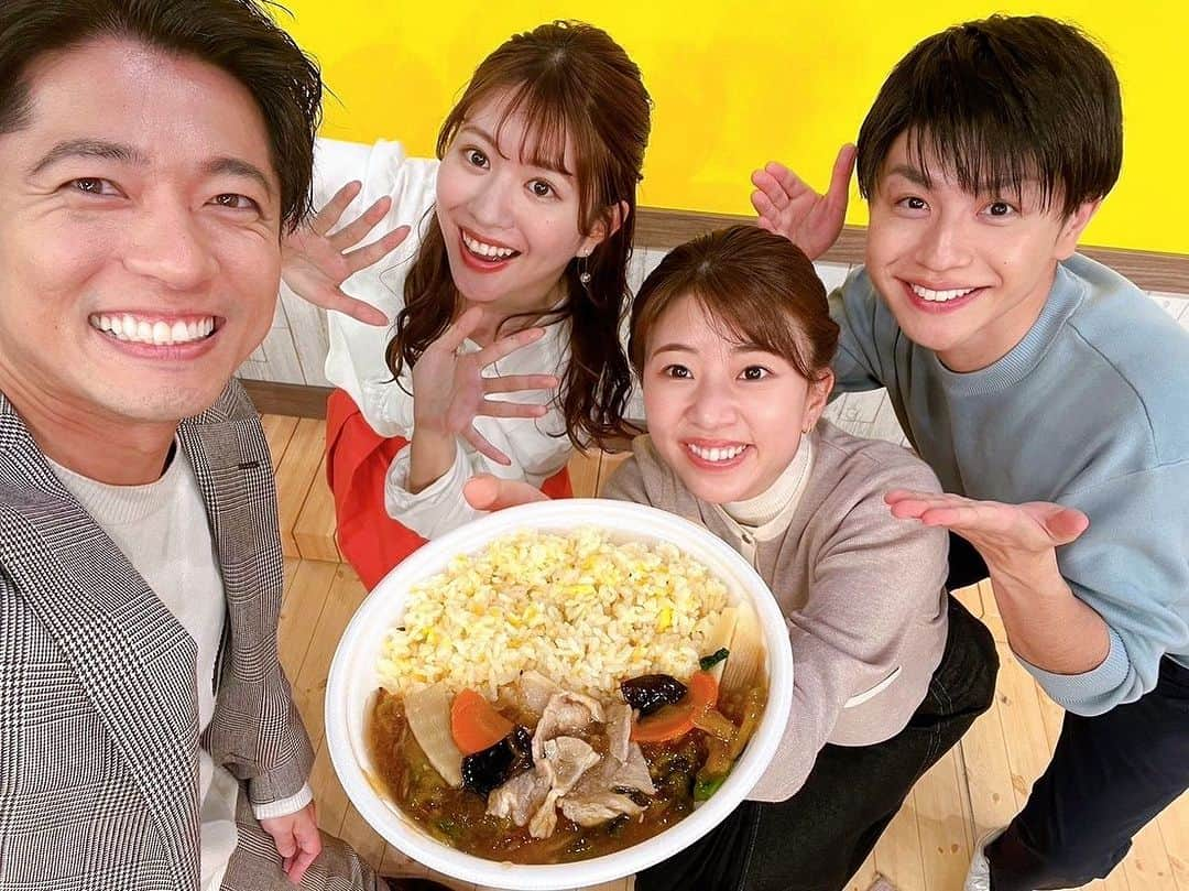 工藤淳之介のインスタグラム：「セブンイレブンさんと番組の共同開発！もう召し上がりましたか😆？ 味の感想、ぜひコメントで教えてください！  香り高く高級感のある餡、そして一つひとつの具材がそれぞれ個性を放って輝く、これぞまさにあんかけの宝石箱やー💍✨ 私はもう何回もいただいていますが全く飽きません。むしろ食べるたびに新たな感動と発見があります！！  そして…私の何気ない一言が採用された舞茸…実際に食べた時には思わず叫びましたよ。「うまいたけ！！！」と😂  この企画については明日の #なじラテ で色々とまたお知らせできることがある…かもしれません☺️✨  #新潟グルメ #新潟ランチ  #コラボ企画 #bsn #アナウンサー #食べるの大好き #工藤淳之介」