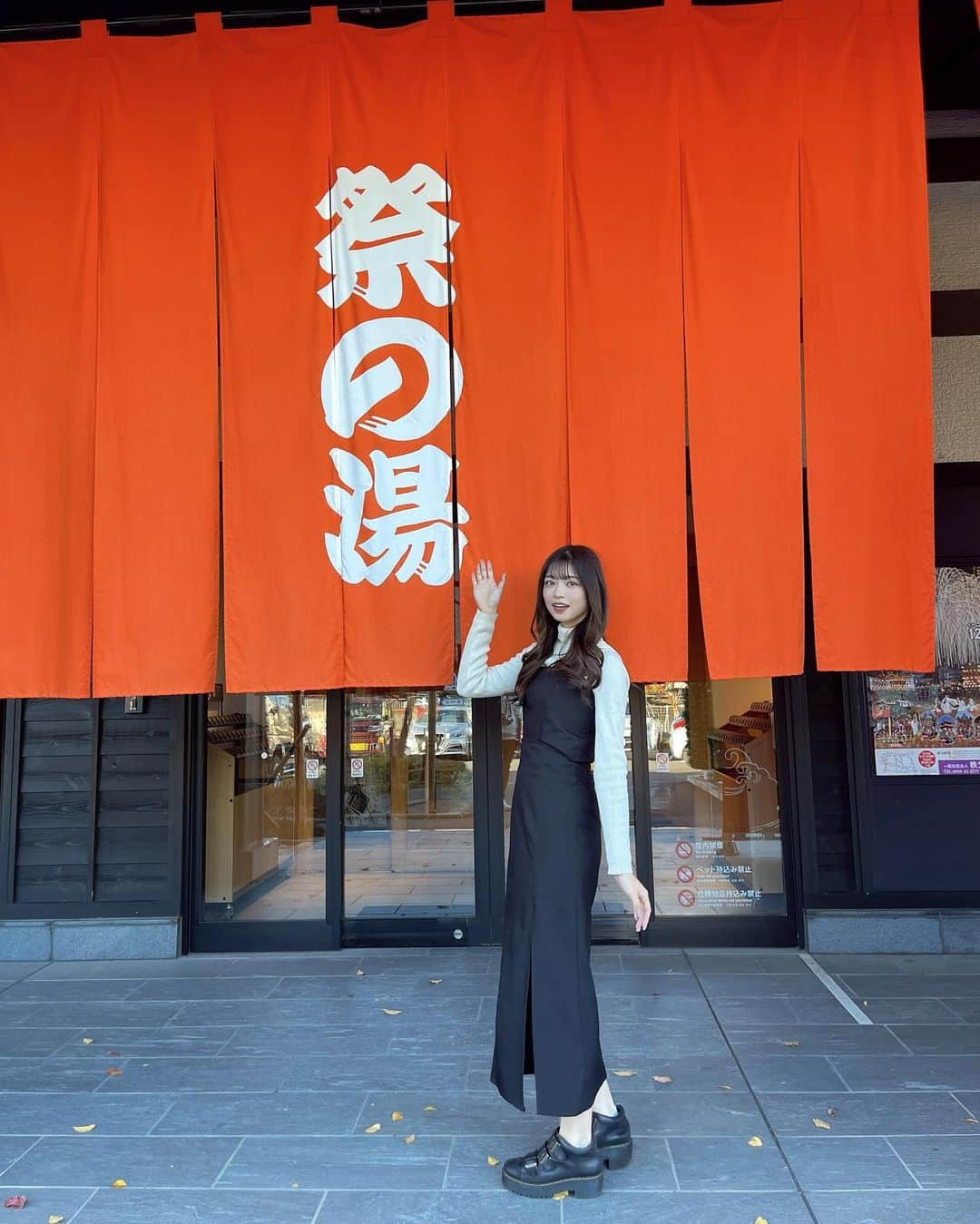 白岡今日花のインスタグラム：「西武秩父駅前温泉 祭の湯♨️❤️  本日西武秩父駅 点灯式に出演しまた🎄 地元のみなさんと一緒に点灯式を 盛り上げるお手伝いができてとても嬉しかったです^_^  祭の湯の広告もたくさんあって嬉しかった😳🫶🏽  みなさんもぜひ祭の湯に、秩父に、 遊びに行ってみてください😌😌」