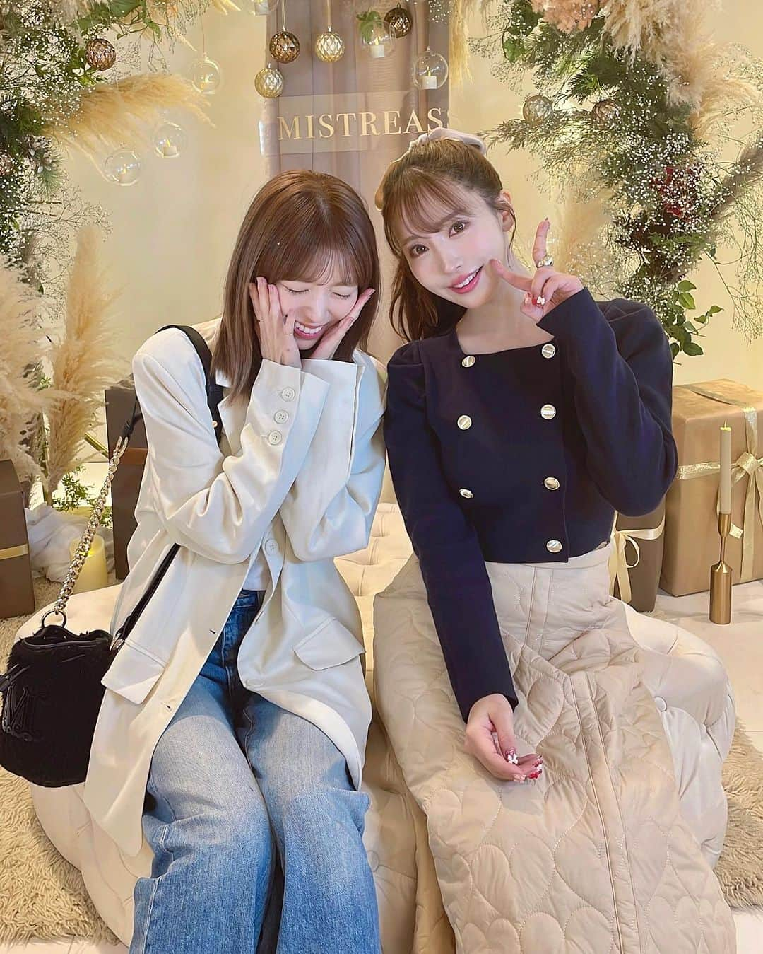 MOMOKOのインスタグラム：「⁡ ゆあちゃ〜🥹🎀 ⁡ みかみさんはもちろん、お洋服たちも空間も 全部かわいかったです〜👸🏼❄️ お誘いありがとうございました🥹♡ ⁡ かへみさんにも会えてうれしかった〜👼🏼 ⁡ 商品届くのたのしみ( o̴̶̷᷄ ·̫ o̴̶̷̥᷅ ) ⁡ #一方で緊張しすぎて半目のワイ  にはなってなかったけど ﾆﾔﾆﾔしながら頭にずっとゴミついてるﾜｲ ですσ(^_^;)w  #shima#shima青山#大人ガーリー#大人かわいい#大人可愛い #여름쿨톤라이트#여름라이트#봄라이트 #mistreass」