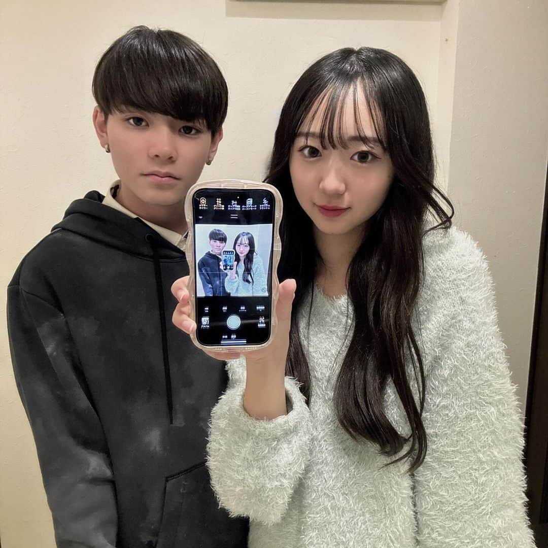 ももかさんのインスタグラム写真 - (ももかInstagram)「いおりくんと会った時の✌🏻 • 身長めちゃ伸びてた、、 • 最後の写真はいーしゃんが 描いてくれたまるちゃん🐶❤︎」11月24日 20時20分 - momoka_ch