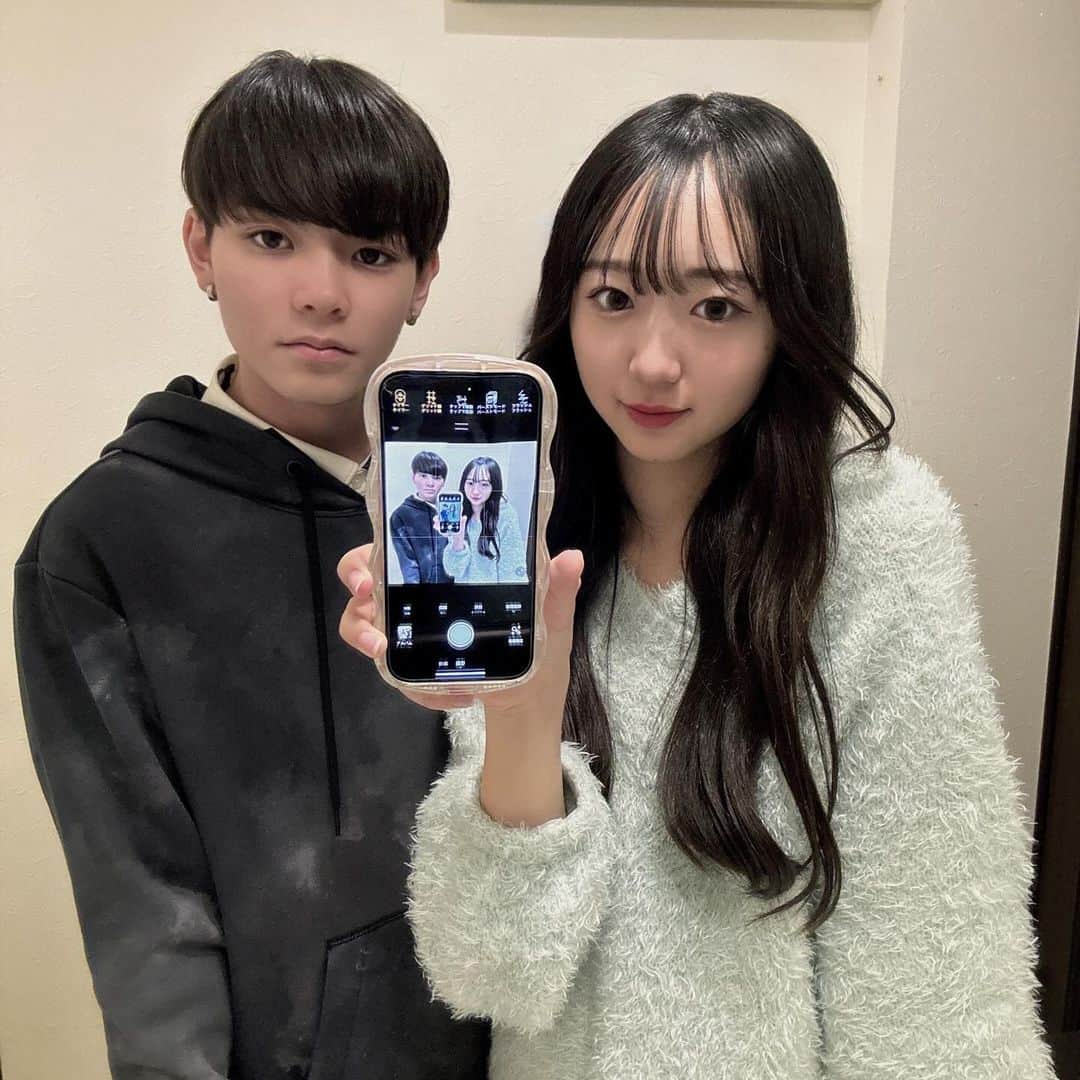 ももかのインスタグラム：「いおりくんと会った時の✌🏻 • 身長めちゃ伸びてた、、 • 最後の写真はいーしゃんが 描いてくれたまるちゃん🐶❤︎」