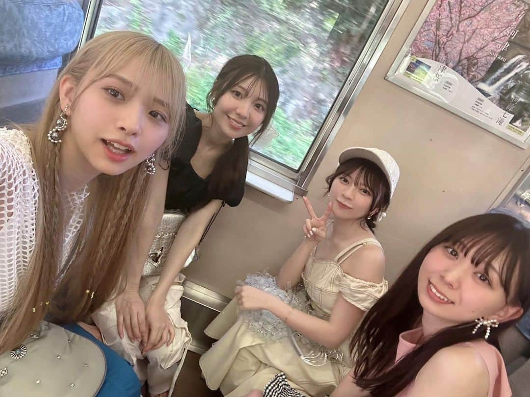 松田美里のインスタグラム：「🚃  ︎︎ #わーすたカレンダーbook」