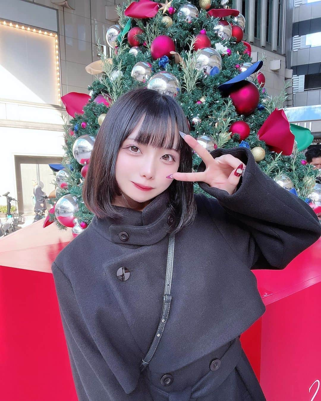 遠月とうかのインスタグラム：「🎄.*  #ボブヘア #黒髪ボブ #クリスマス #japanesegirl」