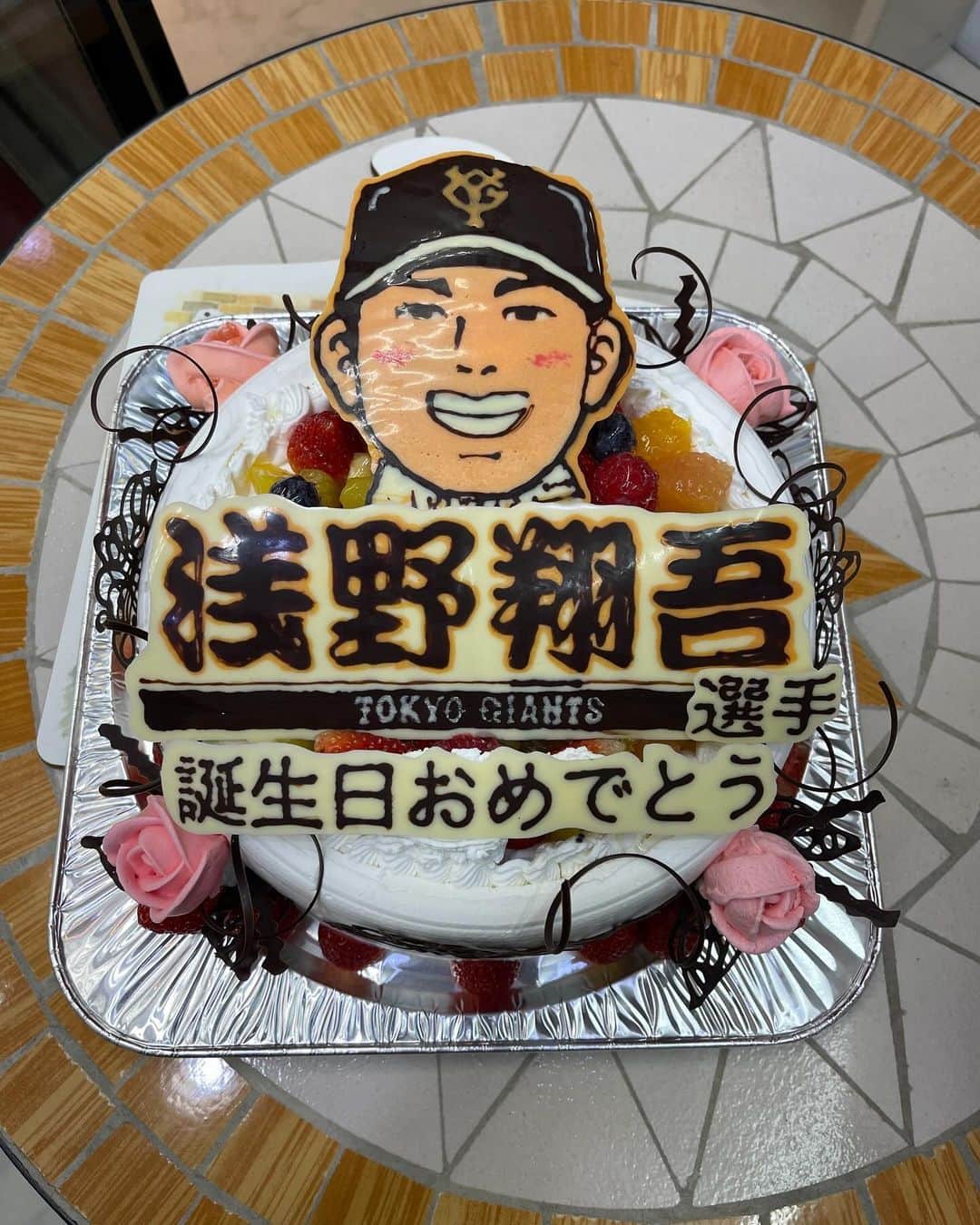 浅野翔吾のインスタグラム：「19歳になりました！ 朝早くからお祝いしてくださって方々ありがとうございました！ 19歳も野球頑張ります！  #読売ジャイアンツ  #浅野翔吾」