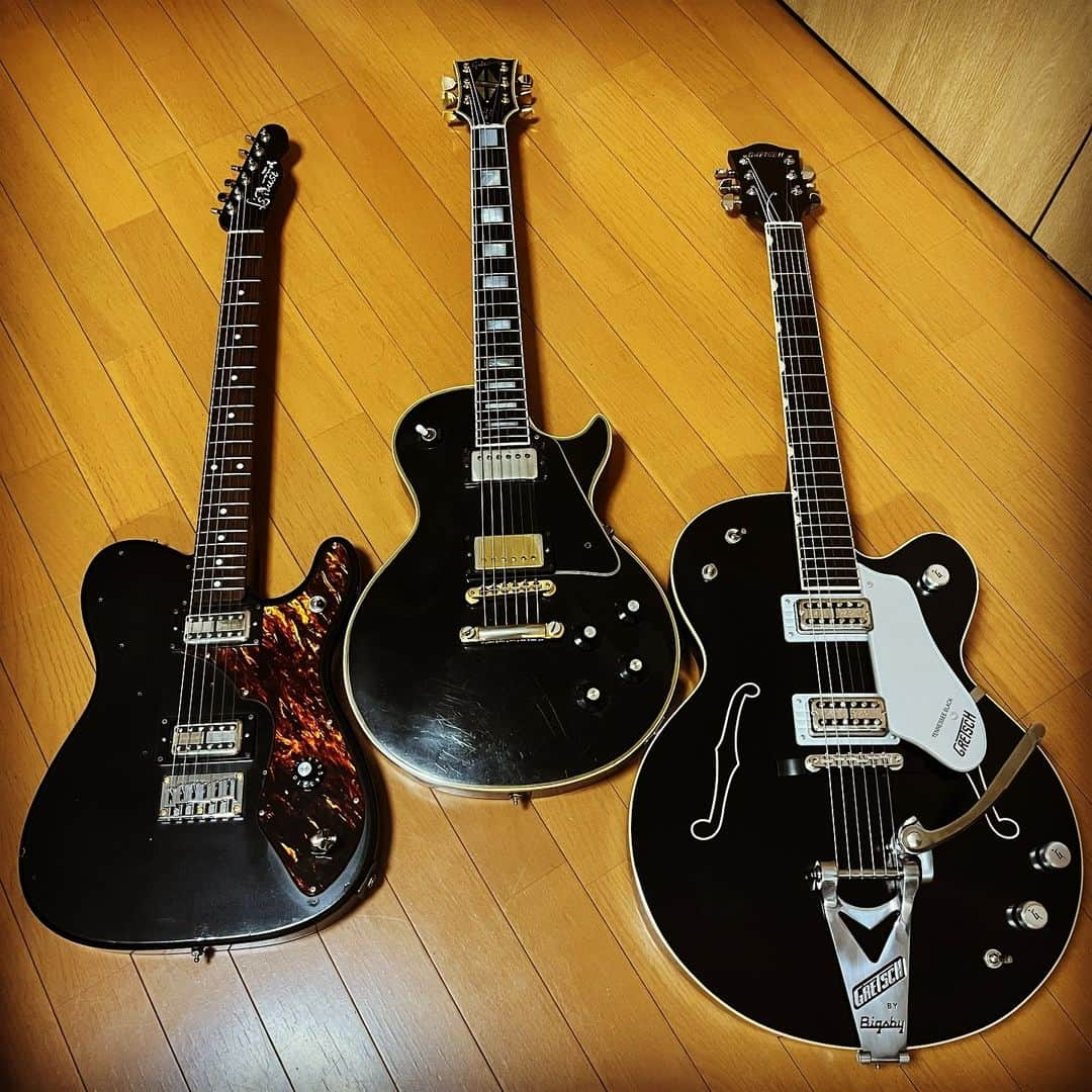 アオキテツさんのインスタグラム写真 - (アオキテツInstagram)「Black Guitar Friday #blackguitar」11月24日 20時34分 - tetsuaoki_afoc