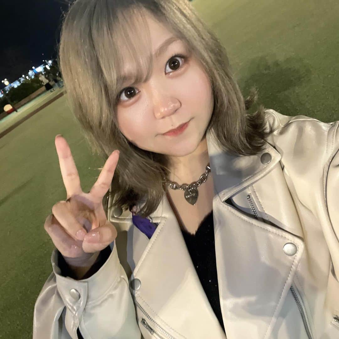 ちょこばななのインスタグラム：「ファンタのリリイベ行ってきたよ〜🙋‍♀️💫💫 恥ずかしいし顔見れないと思ったし怖くて(?) ずっとお手振り会になってからリリイベ行けてなかったんだけど お友達が連れてってくれて無事ゆせに会えましたッ！ ハイタッチよりしっかり喋れて感動した上限なかったら無限にカード切ってた☺️☺️☺️ そして自分が思ってた以上にめちゃくちゃ普通に顔見れたし普通に結婚しよって言えた(???) 近くのラウワンで大樹くんが澤夏くんに取ってもらった魚を私が大樹くんファンのお友達に取ってあげました🐟(?) 1日楽しかったからまた行きたいなあ〜🫶🫶🫶 . #FANTASTICS#八木勇征#佐藤大樹#瀬口黎弥#ldh#ldhファンさんと繋がりたい#南くんの恋人#(?) #selfie#ootd#데일리#좋아요#셀카#셀스타그램#셀피」