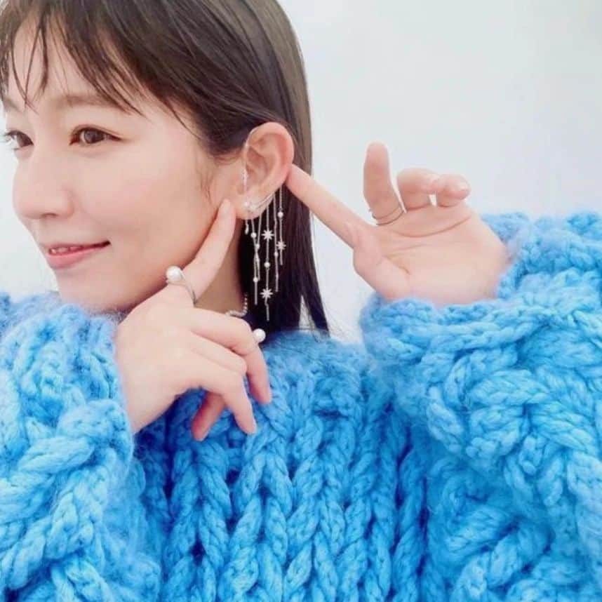 吉岡里帆ファンのインスタグラム：「里帆ちゃん、りほらーの皆様今日も１日お疲れ様でした！(*´ー｀*)  インスタが時々急に英語表示なったりするのはなんでかな？？😣  なんならストーリーも所々いつまでも上がらなくて削除｡。  ストーリーってテキトー上げてるよーで  実は投稿と連動していたり  共有したいことやおもろかったことを  あげててこれ結構順番とかも考えてるんけど  昨日のストーリーもそーなって  そーゆーの嫌やなーーて思うA型😰😰  #吉岡里帆#吉岡里帆かわいすぎ #吉岡里帆ちゃん」