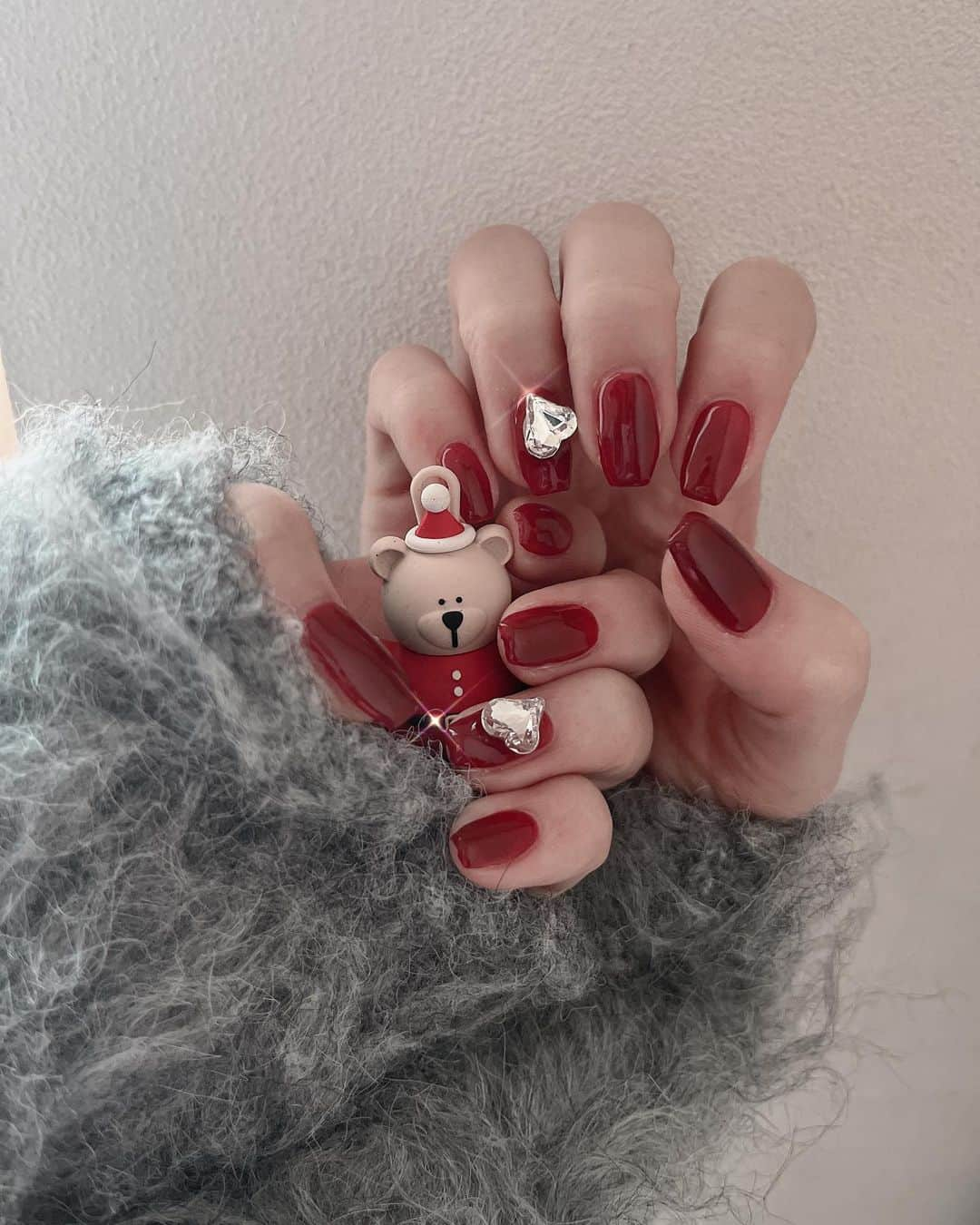 SHIHORINさんのインスタグラム写真 - (SHIHORINInstagram)「ꕀ𖤐˒˒   𝑁𝑎𝑖𝑙🧸🎅🏻🎄♥️  #shihorin_nail #instanails #네일디자인#네일스타그램#네일추천 #ジェルネイル #クリスマスネイル #クリスマスネイルデザイン#ビジューネイル #ワンカラーネイル #ハートネイル #ねいるデザイン#スクエアネイル」11月24日 20時37分 - shihoriiin49