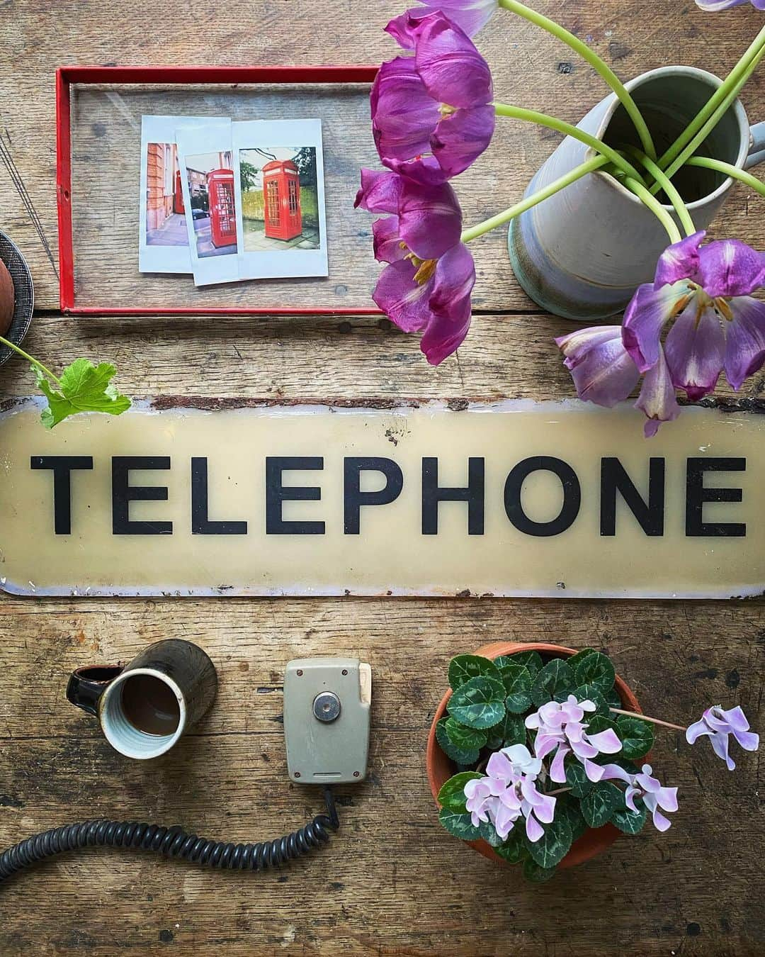 Tea and sittingさんのインスタグラム写真 - (Tea and sittingInstagram)「Combining a bit of old and new here 🤗…swipe across for some of my #telephonebox abstracted beauty photographs… #kx100telephonebox #telephonekiosk #1990svintage #1990s #reflectionphotography #texturelove」11月24日 20時37分 - 5ftinf