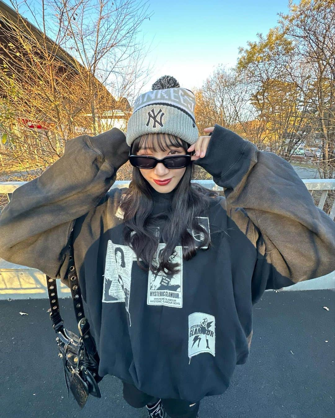 花岡なつみさんのインスタグラム写真 - (花岡なつみInstagram)「❤︎❤︎❤︎  @circleheritage_official × @hystericglamour_tokyo 🖤  #instagood#instalike#japanesegirl#fyp#fff#photography#flowers#instafashion#instadaily#셀카#뷰티스타그램#粉我#fashion#beauty#girlsday#ファッション#ショートパンツ」11月24日 20時39分 - natsumi_hanaoka