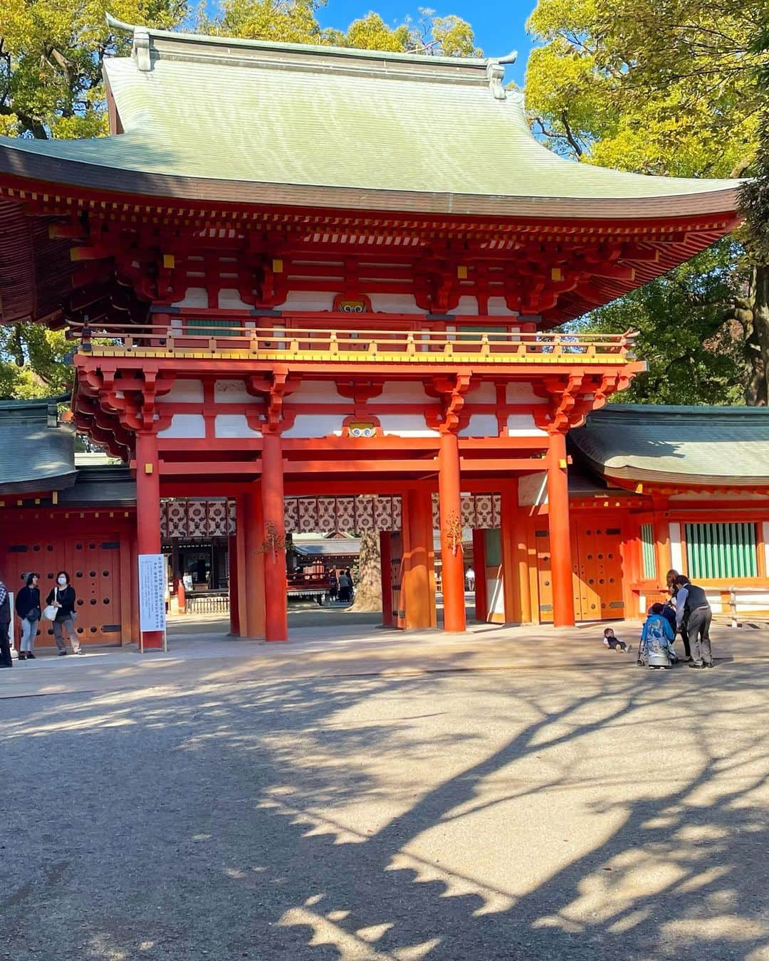 北口麻奈さんのインスタグラム写真 - (北口麻奈Instagram)「埼玉県氷川神社へ⛩️ お参りをすると気持ちがすっきりしますね☺️ パワースポットといわれている蛇の池は、とっても静かな空気で心が落ち着きました。 そして１１月とは思えない暖かさのなか、紅葉狩りに酒まんじゅうも堪能😋 季節外れの暖かさのおかげで、快適に過ごせました✨ #氷川神社 #蛇の池 #氷川まんじゅう #酒まんじゅう #パワースポット」11月24日 20時40分 - asana_kitaguchi