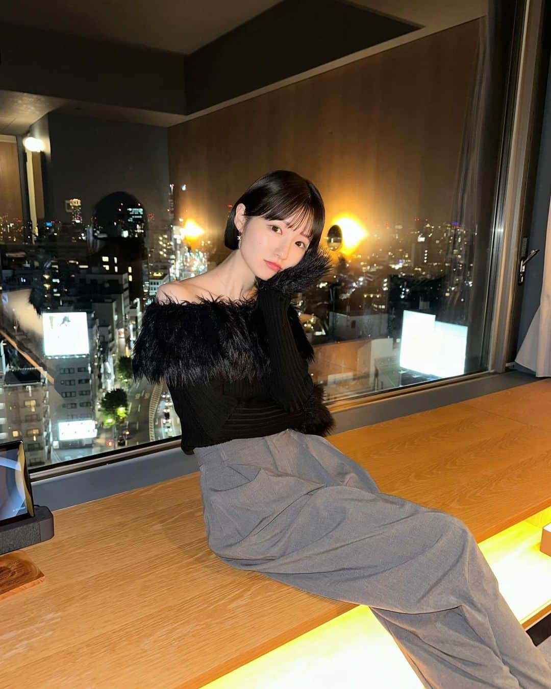 糸原美波さんのインスタグラム写真 - (糸原美波Instagram)「🌃❤︎  お母さんがたくさん写真とってくれた 🤳🏻  @sorin__official の新しいトップス お気に入り 🪩  #itominacode #ショート #ショートヘア #ボブ #ホカンス #sequencemiyashitapark」11月24日 20時40分 - minami_itohara