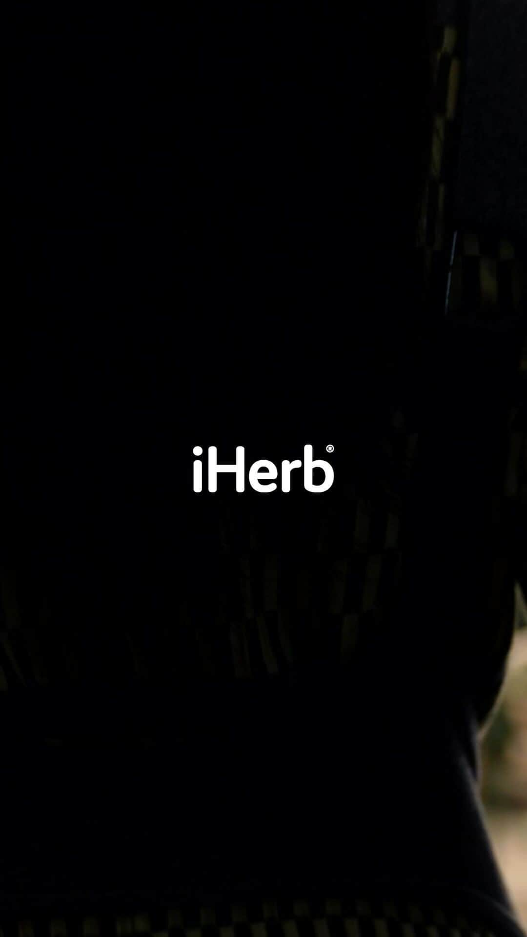 貴島明日香のインスタグラム：「iHerbの公式YouTubeチャンネルの「OPEN THE BOX」シリーズに出演しています🌿 オススメの商品を紹介してるのでぜひ見てください☺︎ 今BLACK FRIDAYの特別クーポンもあるよ〜  #pr #iherb #iherbjapan #アイハーブ愛用品」