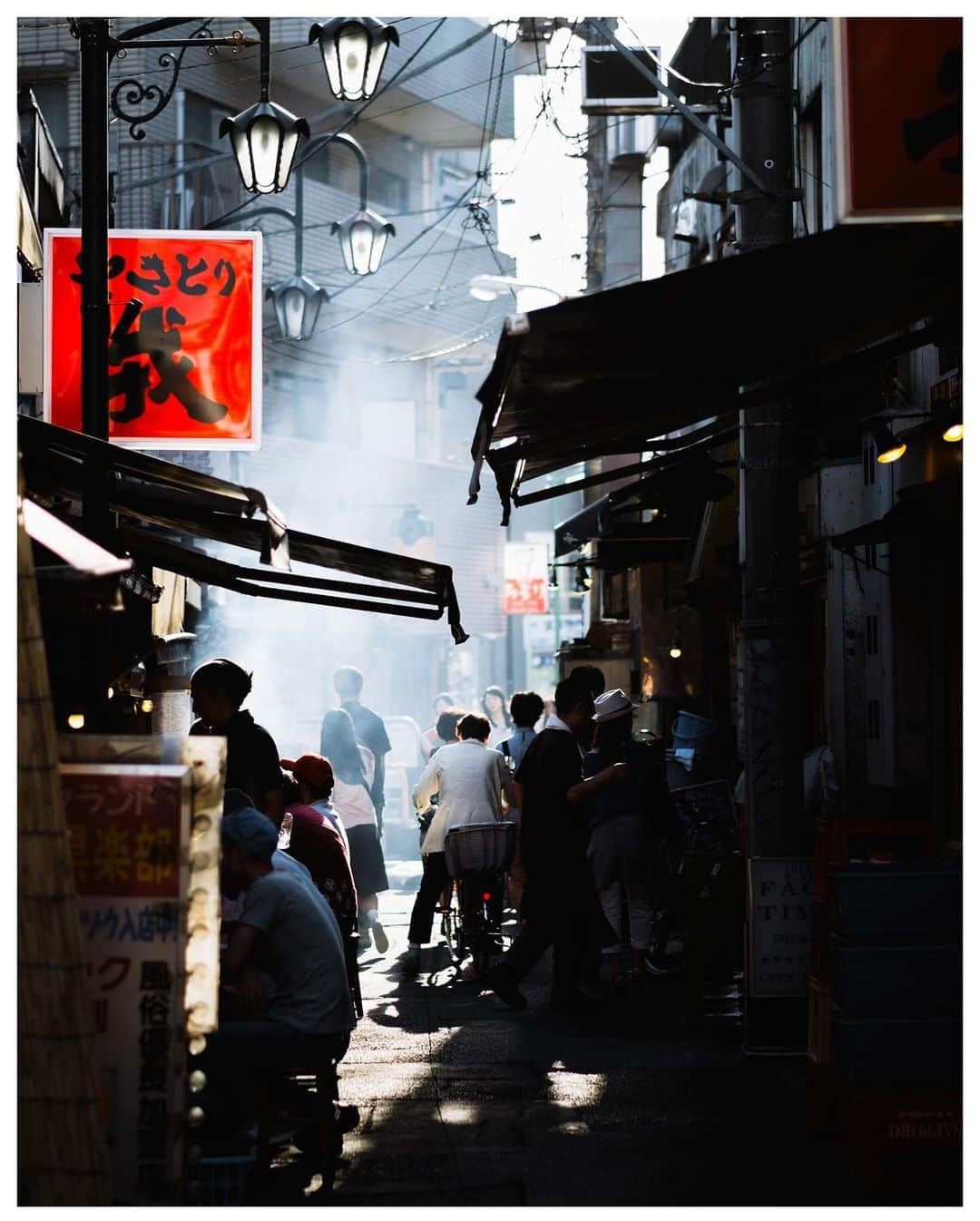 Takashi Yasuiのインスタグラム：「Tokyo 🚲 May 2016  📕My photo book - worldwide shipping daily - 🖥 Lightroom presets ▶▶Link in bio  #USETSU #USETSUpresets #TakashiYasui #SPiCollective #filmic_streets #ASPfeatures #photocinematica #STREETGRAMMERS #street_storytelling #bcncollective #ifyouleave #sublimestreet #streetfinder #timeless_streets #MadeWithLightroom #worldviewmag #hellofrom #reco_ig」