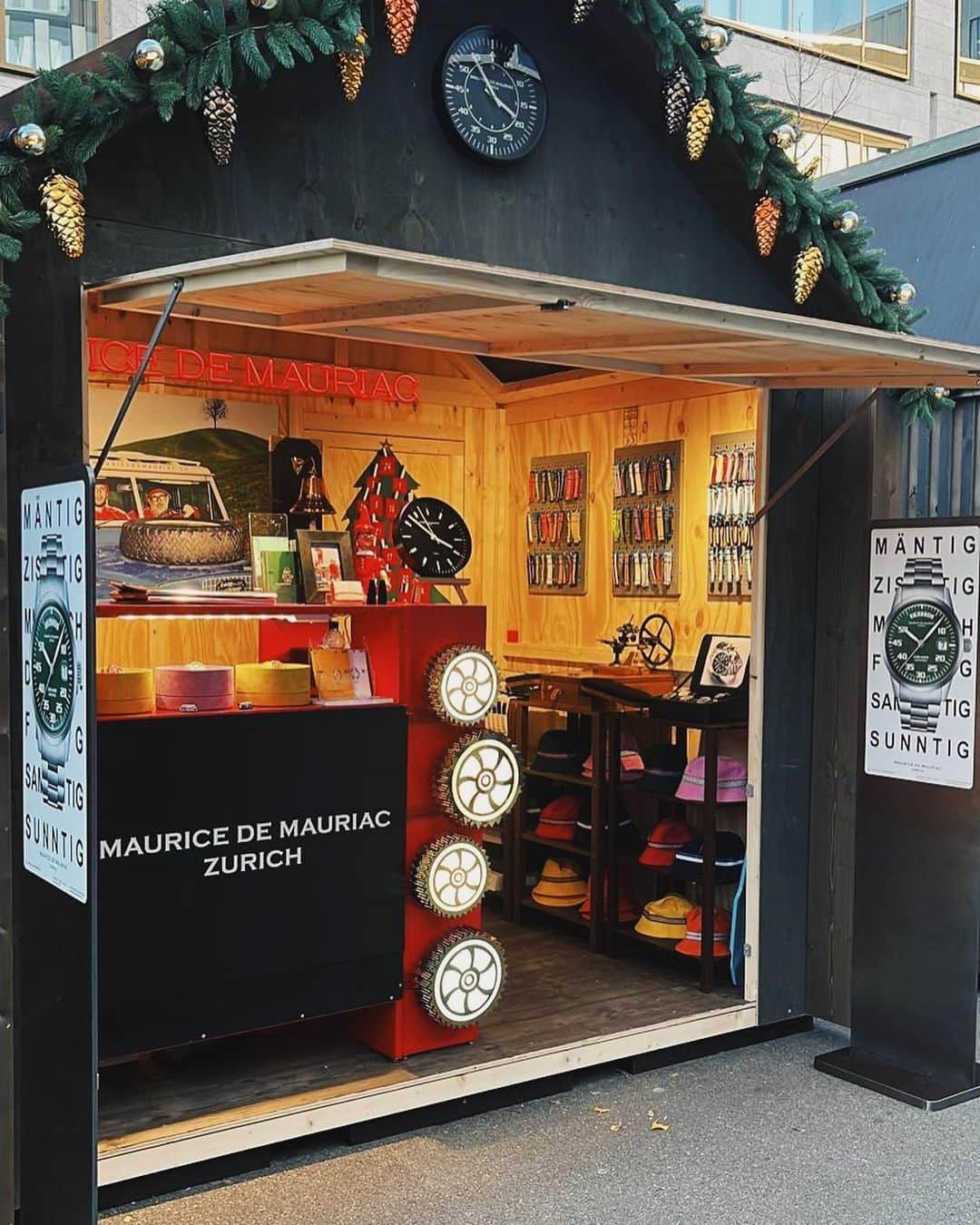 Maurice De Mauriac Zurichのインスタグラム：「Our MDM Garage is not closed, just open in a different location. Come by, say hi and drink Glühwein with us @weihnachtsalleezh 🎄❄️♥️ see you soon! Happy X-mas TIME 🕗  #xmasmarkets #zurich #zurichxmasmarket #watches #zurichwatch #family #swissmade」