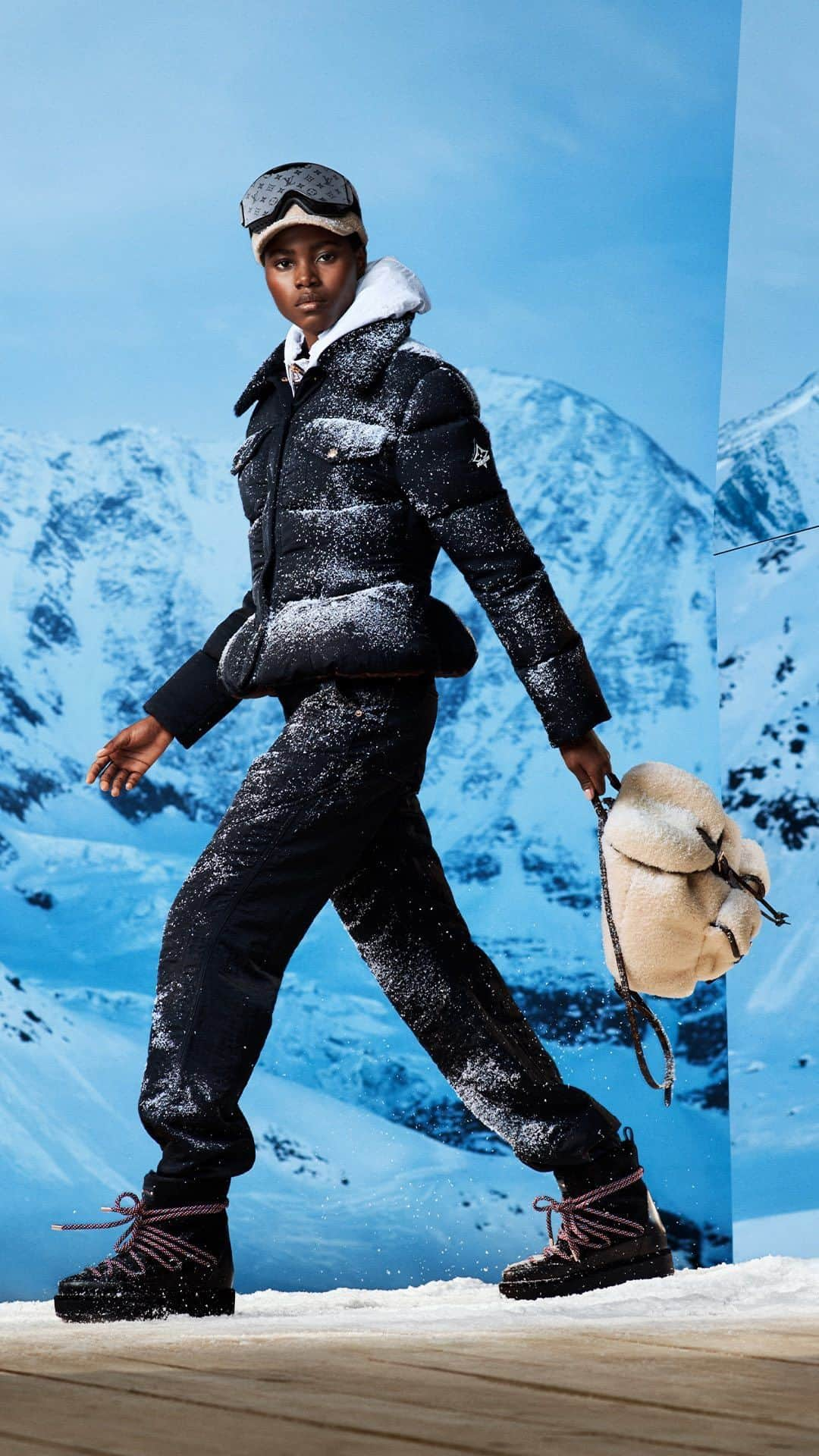 ルイ・ヴィトンのインスタグラム：「LV Ski Collection 2023. Sporty nylon and indulgent shearling imbue the spirit of a winter wonderland into the collection, enrobing the Maison’s redefined icons like the Capucines and Twist in technical materials and refined textiles. Discover the creations via link in bio.  #LVSKI #LouisVuitton」