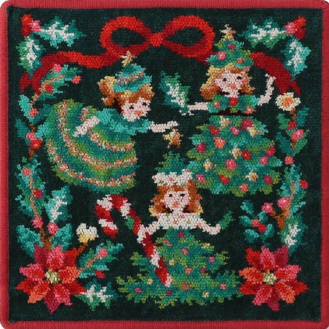フェイラー（FEILER）さんのインスタグラム写真 - (フェイラー（FEILER）Instagram)「【 本日11月24日(金)発売！LOVERARY BY FEILER新作『リトルツリーガール 』】  クリスマスツリーのドレスを着た妖精たちを織りあげた『 #リトルツリーガール 』のハンカチが登場🎄❤️  LITTLE TREE GIRL リトルツリーガール  ～あなたの物語を教えて～ クリスマスツリーのドレスを着た妖精たち。いたずら好きさんは、ツリーに飾る星をお友だちの帽子にのせて。驚いた子はステッキを落としそうになっちゃった！二人の様子を楽しそうに見つめながらリボンを結んで。楽しいクリスマスの準備中。  (写真) 11月24日(金)発売 『リトルツリーガール』 ■ハンカチ ¥2,750(税込)　約25×25cm  写真をタップ、商品名をタップするとフェイラー公式オンラインショップページに移動して、お買い物いただけます。  購入点数制限：お一人様1点までのご購入とさせていただきます。 ご予約・お取り置き・お取り寄せは承っておりません。 ※購入点数制限・お取り置き・お取り寄せは、一定期間経過後に予告なく、解除する場合がございます。  ≪販売店舗≫ フェイラーのギフトショップ ラブラリー バイ フェイラー 大丸札幌店 @loverary.daimarusapporo エスパル仙台店 @loverary.spal アトレ吉祥寺店 @loverary.atrekichijoji エチカ表参道店 @loverary.echika 玉川髙島屋S・C店 @loverary.tamagawa 東京駅グランスタ店 @loverary.gransta ルミネエスト新宿店 @loverary.lumine 横浜ジョイナス店 @loverary.joinus タカシマヤ ゲートタワーモール店 @loverary.tgm 松坂屋名古屋店 @loverary.matsuzakayanagoya 大阪ルクアイーレ店 @loverary.lucua 天王寺ミオ店 @loverary.mio 京都高島屋S.C.[T8]店 @loverary.kyototakashimaya エキエ広島店 @loverary.ekie フェイラー銀座本店 @feiler.ginza フェイラー天神地下街店 @feiler.tenchika 髙島屋大阪店フェイラーショップ @feiler.takashimayaosaka フェイラー公式オンラインショップ https://feiler.jp  #ラブラリー #ラブラリーバイフェイラー #FEILER #フェイラー #loverary #loverarybyfeiler #ハンカチはフェイラーと決めています #心はいつだって踊れる #ホリデーシーズン #クリスマス #妖精」11月24日 21時02分 - feiler_jp