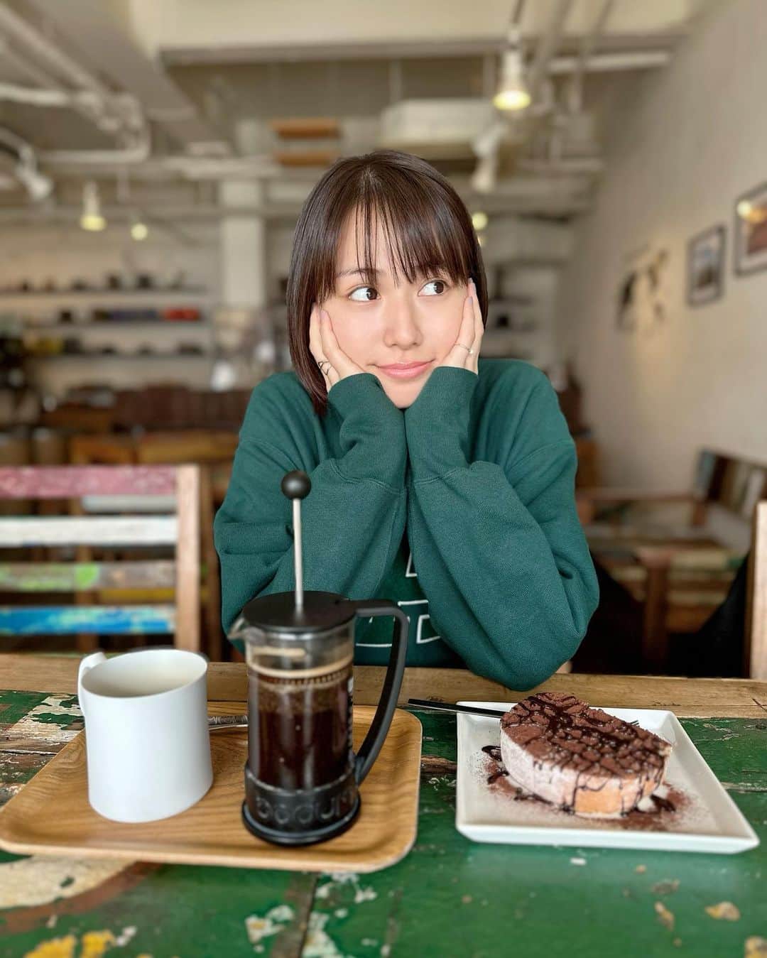 新谷あやかさんのインスタグラム写真 - (新谷あやかInstagram)「・  カフェ😆♡  お友達と楽しい、ナチュラルで居れる時間を過ごしてきました♡  ばり笑ったーーーー🤣 すんごい、いい一日やったなぁ♡ エネルギーMAXになった😍  #門司港レトロ  #門司港   TikTokも50万人達成出来たし、なんてハッピーないちにちなんやろ😍  ・  みんな、笑おう！！！」11月24日 21時02分 - shinya.ayaka