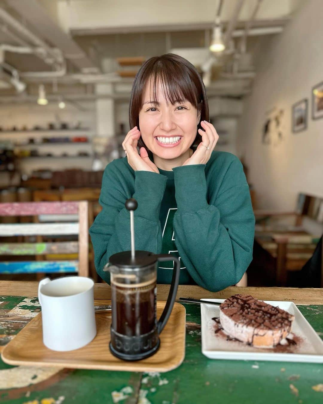 新谷あやかさんのインスタグラム写真 - (新谷あやかInstagram)「・  カフェ😆♡  お友達と楽しい、ナチュラルで居れる時間を過ごしてきました♡  ばり笑ったーーーー🤣 すんごい、いい一日やったなぁ♡ エネルギーMAXになった😍  #門司港レトロ  #門司港   TikTokも50万人達成出来たし、なんてハッピーないちにちなんやろ😍  ・  みんな、笑おう！！！」11月24日 21時02分 - shinya.ayaka