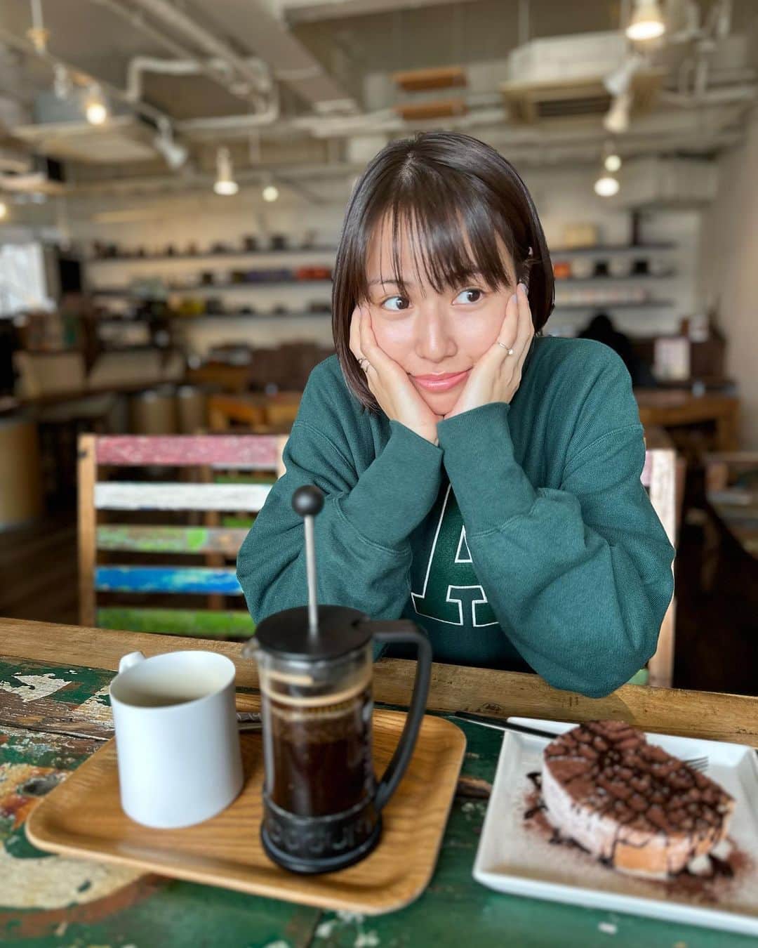 新谷あやかさんのインスタグラム写真 - (新谷あやかInstagram)「・  カフェ😆♡  お友達と楽しい、ナチュラルで居れる時間を過ごしてきました♡  ばり笑ったーーーー🤣 すんごい、いい一日やったなぁ♡ エネルギーMAXになった😍  #門司港レトロ  #門司港   TikTokも50万人達成出来たし、なんてハッピーないちにちなんやろ😍  ・  みんな、笑おう！！！」11月24日 21時02分 - shinya.ayaka