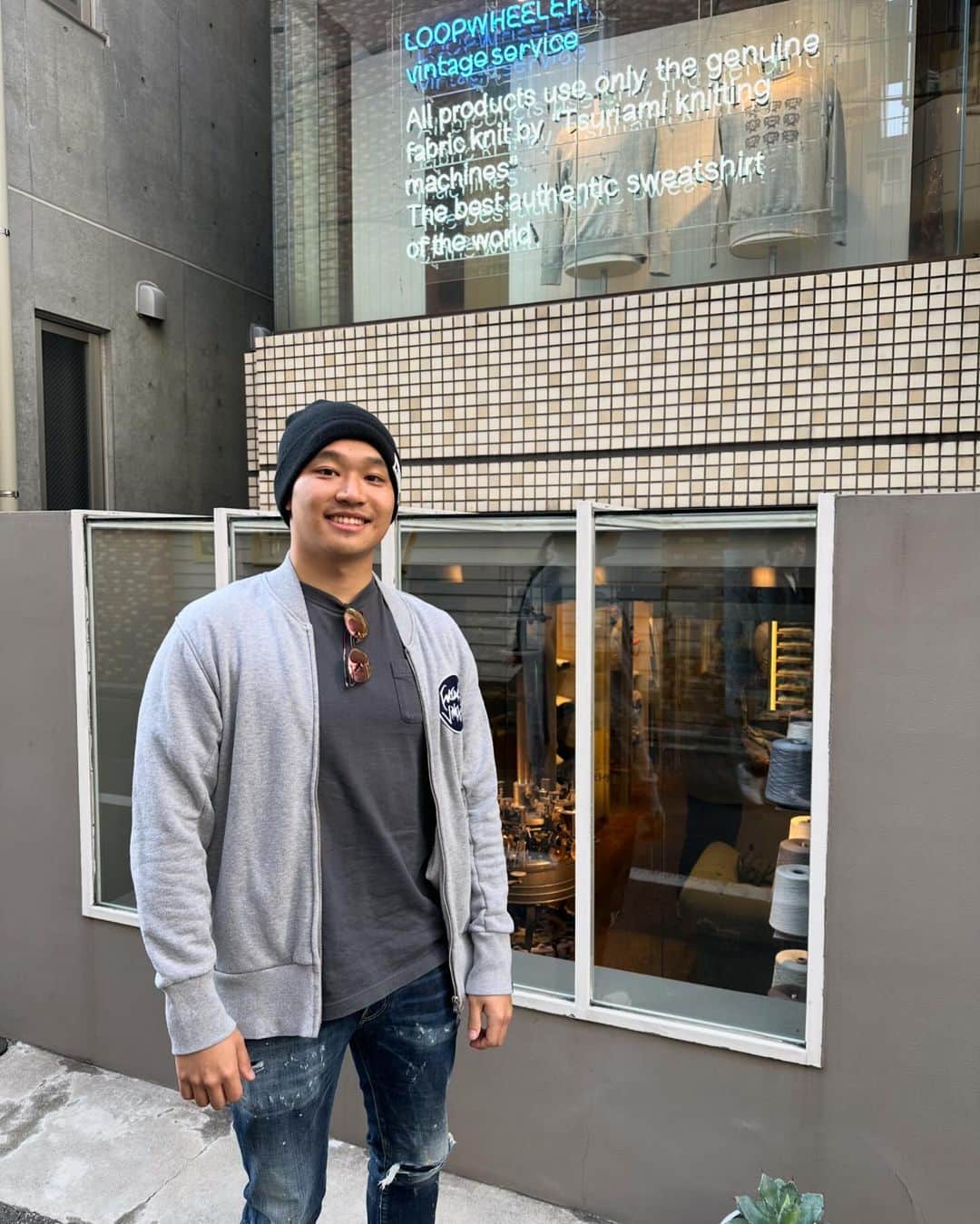 ループウィラーのインスタグラム：「来週に何か2024年の発表があるみたい。わくわく😊👍 . . #佐藤万璃音」