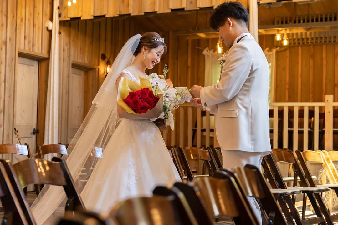 BARN&FOREST148さんのインスタグラム写真 - (BARN&FOREST148Instagram)「#100年後も語り継がれる結婚式  ・ ・  First meet…*  ブライダルフェアのご予約やお問合せは InstagramのDMでも承っております*  #ファーストミート #Firstmeet #挙式セレモニー #バーンアンドフォレスト148 #式場探し #barnandforest148 #卒花嫁 #プレ花嫁 #結婚式演出 #barnwedding #バーンアンドフォレスト #barn花嫁 #披露宴 #結婚式 #プレ花 #花嫁の手紙 #weddingceremony #rusticwedding #卒花 #新婦の手紙 #148花嫁 #流山おおたかの森 #結婚式場探し #結婚式準備 #ウェディングセレモニー #ナチュラルウェディング #結婚式場」11月24日 21時00分 - barn_and_forest148