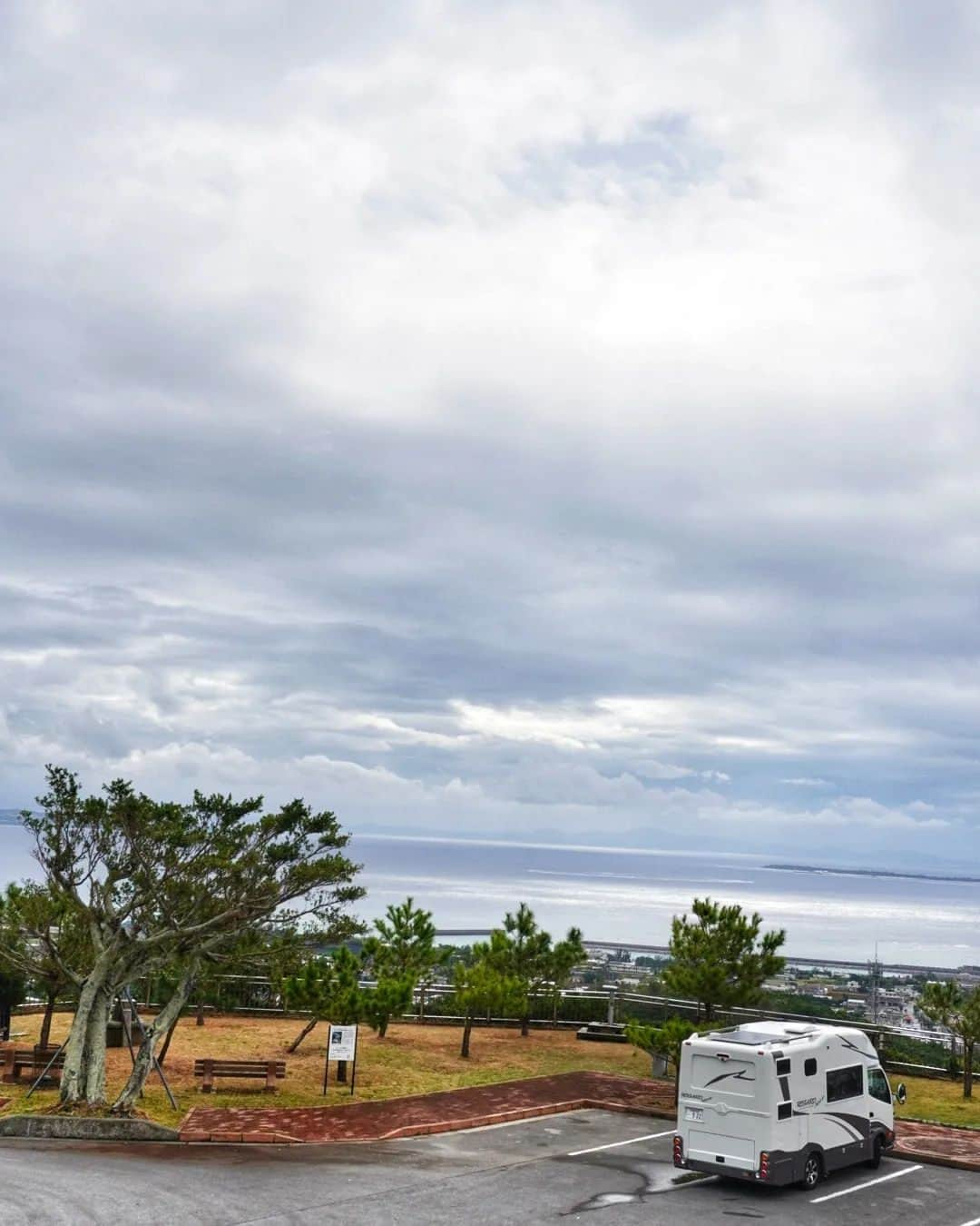 芳美リンさんのインスタグラム写真 - (芳美リンInstagram)「🗾沖縄/伊江島　Ie Island/Okinawa  伊江島、ドライブ🚗 お立ち寄りスポット♪  1〜4枚目 城山（伊江島タッチュー)  伊江島の象徴的なお山🏔 独特のフォルムがかっこいい！👏  妊婦&1歳児連れなので、登るのは断念。 というか夫NG出た（笑） マタ旅は無理しないのが鉄則ですね(*^^*)  5〜7枚目 公益質屋跡  伊江島は戦時中は激戦区だったそうです。 戦争を風化させないための大切な跡地。  8〜10枚目 ニャティヤ洞  ハート形の洞窟。 子宝祈願のパワースポットです。 私は安産祈願をしました。  #carstay#carstayアンバサダー #城山#伊江島タッチュー #公益質屋跡#ニャティヤ洞 #伊江村#伊江島#伊江島観光 #Jetstarで沖縄 #マタ旅#子連れ旅#トラベラルトドラー #japantrip #okianwatrip #沖縄旅行#carstayアンバサダー #カムロードレガードネオプラス２#キャブコン」11月24日 21時05分 - lynn.lynn5