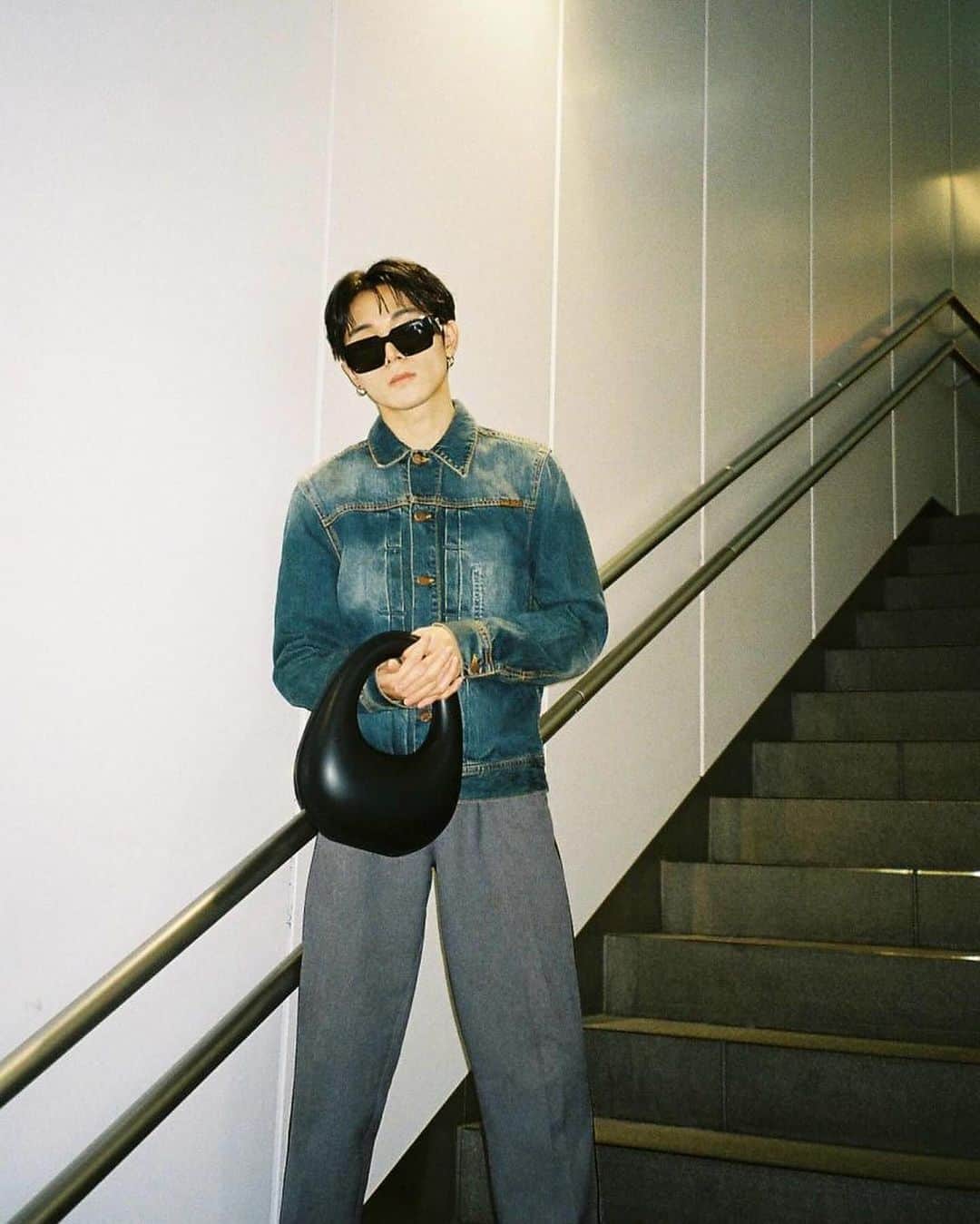 高橋龍之介のインスタグラム：「👨🏻パパさんに10代の時に貰ったデニム 形が本当に綺麗で好きです。」