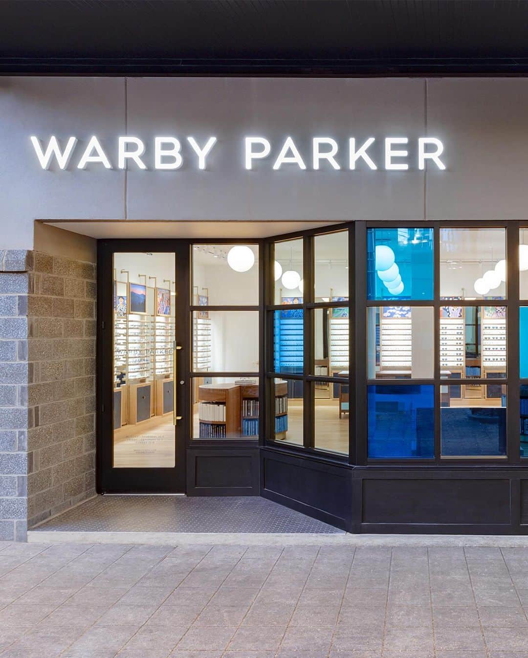 Warby Parkerさんのインスタグラム写真 - (Warby ParkerInstagram)「If you’re taking some emotional space from your couch and leftovers today, this is the perfect time to remind you of some new stores that opened this month!  📍 Brook 35 Plaza in Sea Girt, NJ 📍 Coconut Point in Estero, FL 📍 Chandler Fashion Center in Chandler, AZ 📍 Lynnhaven Mall in Virginia Beach, VA 📍 Greenville, SC」11月25日 8時05分 - warbyparker