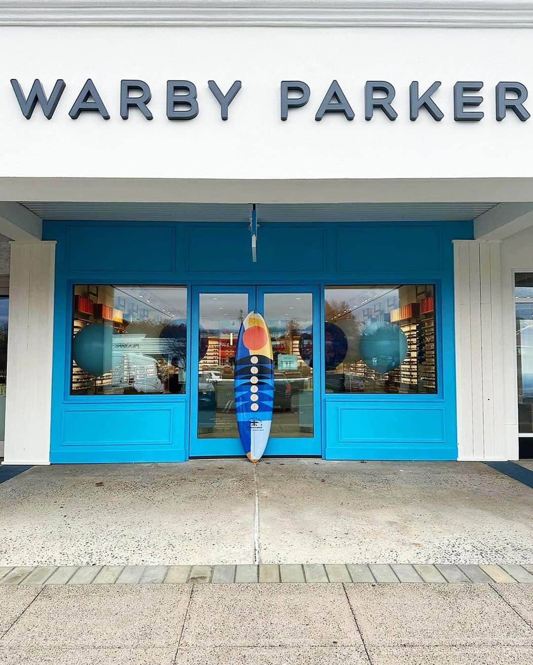 Warby Parkerのインスタグラム：「If you’re taking some emotional space from your couch and leftovers today, this is the perfect time to remind you of some new stores that opened this month!  📍 Brook 35 Plaza in Sea Girt, NJ 📍 Coconut Point in Estero, FL 📍 Chandler Fashion Center in Chandler, AZ 📍 Lynnhaven Mall in Virginia Beach, VA 📍 Greenville, SC」