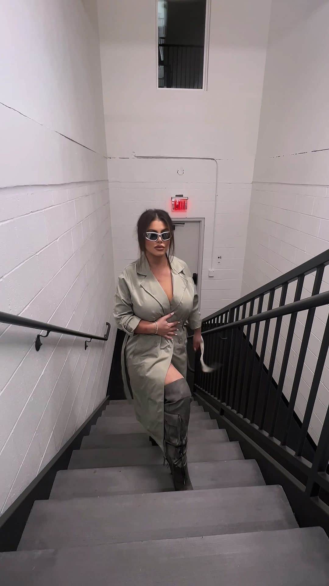 Hrush Achemyanのインスタグラム：「Bout to POP, just wanna be fair with a warning  Cuz I’m a savage when I come, in this @FashionNova Trench Coat, ohhh & Boots too! #fashionnovapartner #fashionnova」