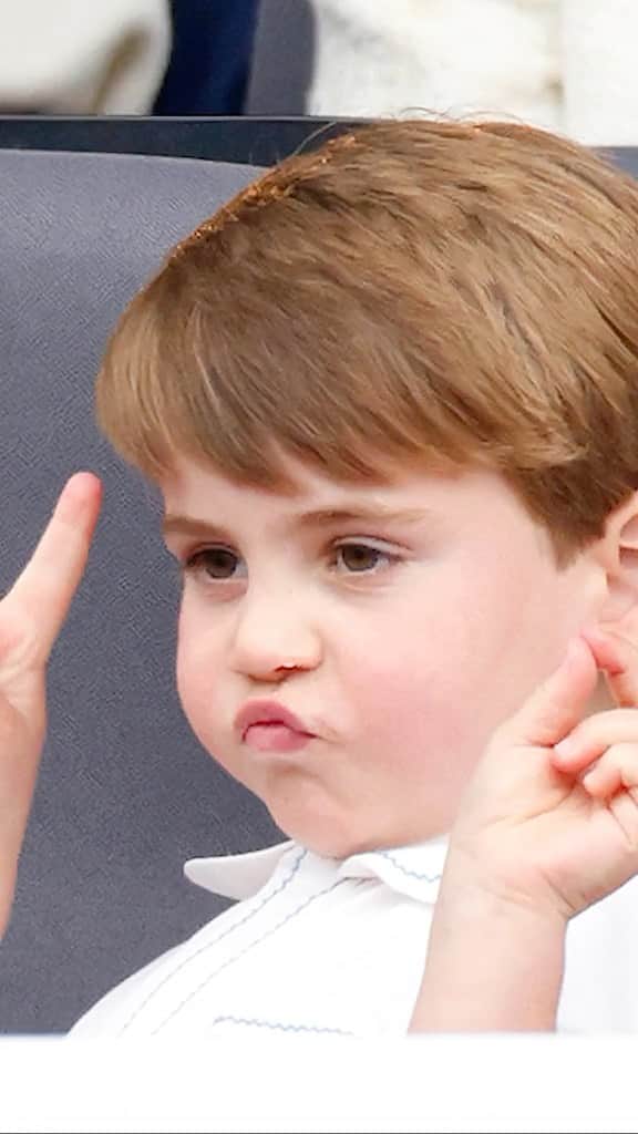 E! Onlineのインスタグラム：「We’re #ThankfulFor #PrinceLouis always being a relatable king. 👑」