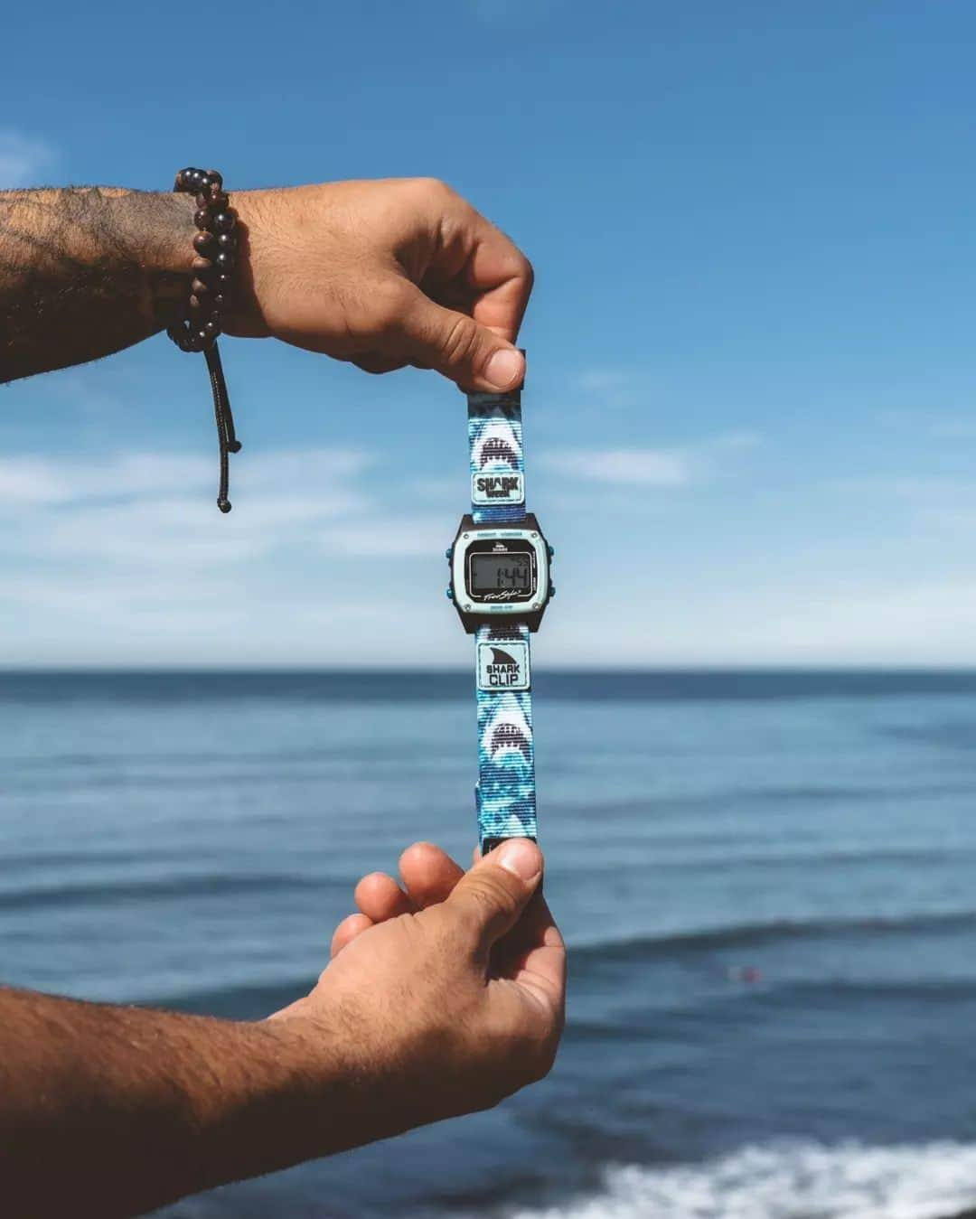 フリースタイルさんのインスタグラム写真 - (フリースタイルInstagram)「📣 Don't miss out! This #limitededition Shark Week x @freestylewatches Collab digital watch is now only $49! 🌊   🦈: #sharkwatch Mega Breach  📷: @gabrielvemendes x @beatrizlina _ #myfreestylewatch #sharkweek #sale #blackfriday #cyberweek #blackfridaysale #giftideas #watches」11月25日 6時36分 - freestylewatches