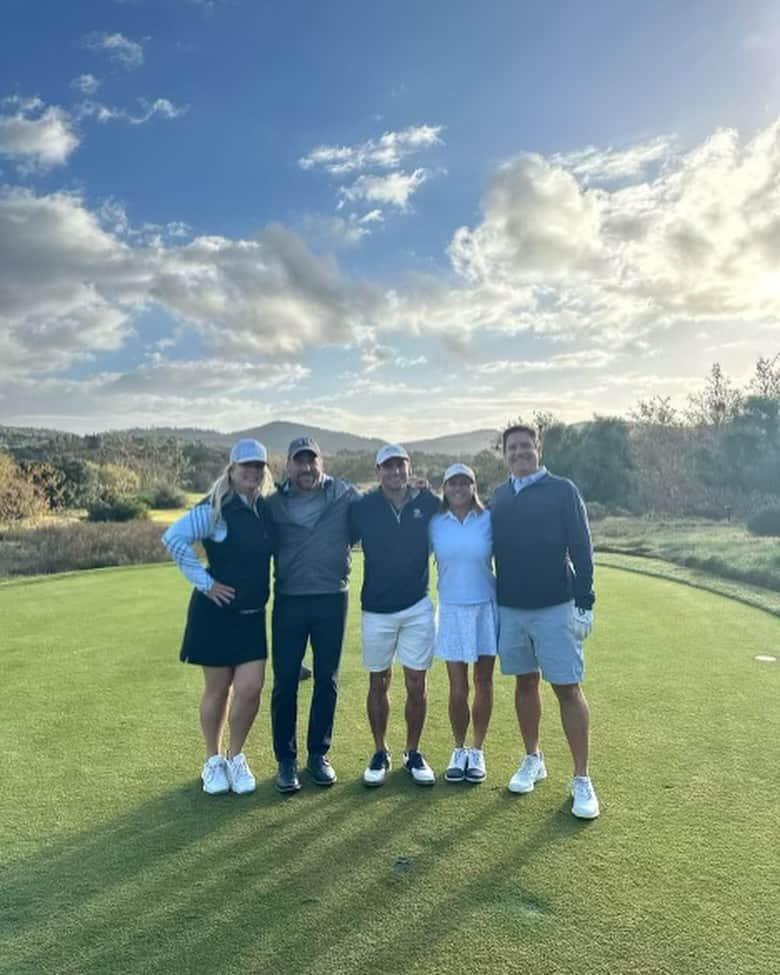 サミュエル・ミクラクさんのインスタグラム写真 - (サミュエル・ミクラクInstagram)「It’s been a wonderful Thanksgiving in California! Thankful for my family and friends 🙏 Also peep my mom’s reaction to her hole in 1! ⛳️ 🙌」11月25日 6時40分 - samuelmikulak