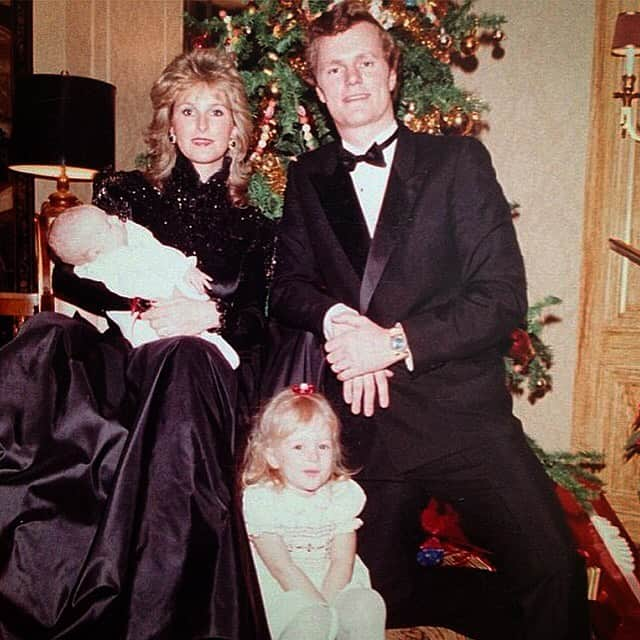 パリス・ヒルトンさんのインスタグラム写真 - (パリス・ヒルトンInstagram)「Happy anniversary to my incredible parents @KathyHilton @RickHilton7! 💗  I'm so grateful to have grown up looking up to your beautiful love for one another and the example you set for me becoming a mother. I love you both so much! 💕 🥹」11月25日 6時53分 - parishilton