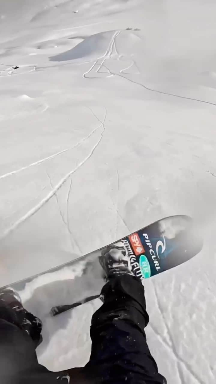 リップカールのインスタグラム：「Feeding the early season stoke with this @chrisrasman head-cam POV 👀⁠ ⁠ #TheSearch #Snowboarding #RipCurl⁠ #ChrisRasman」